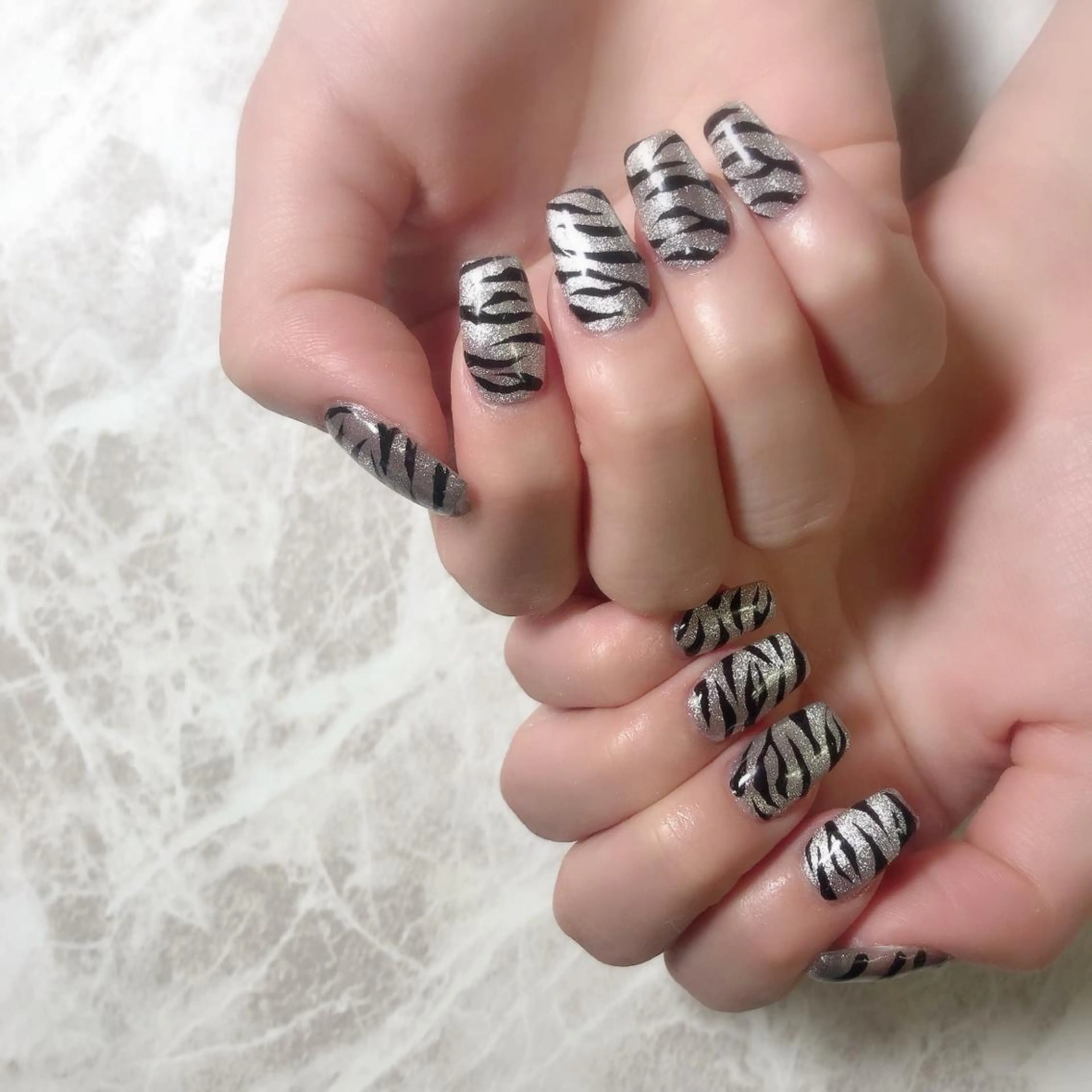 ネイル フットネイル フレンチネイル ジェルネイル ラメ(グリッター) ラメグラデーション NEO Beauty Salon所属・𝐍𝐄𝐎 𝐉𝐔𝐑𝐈のネイルデザイン