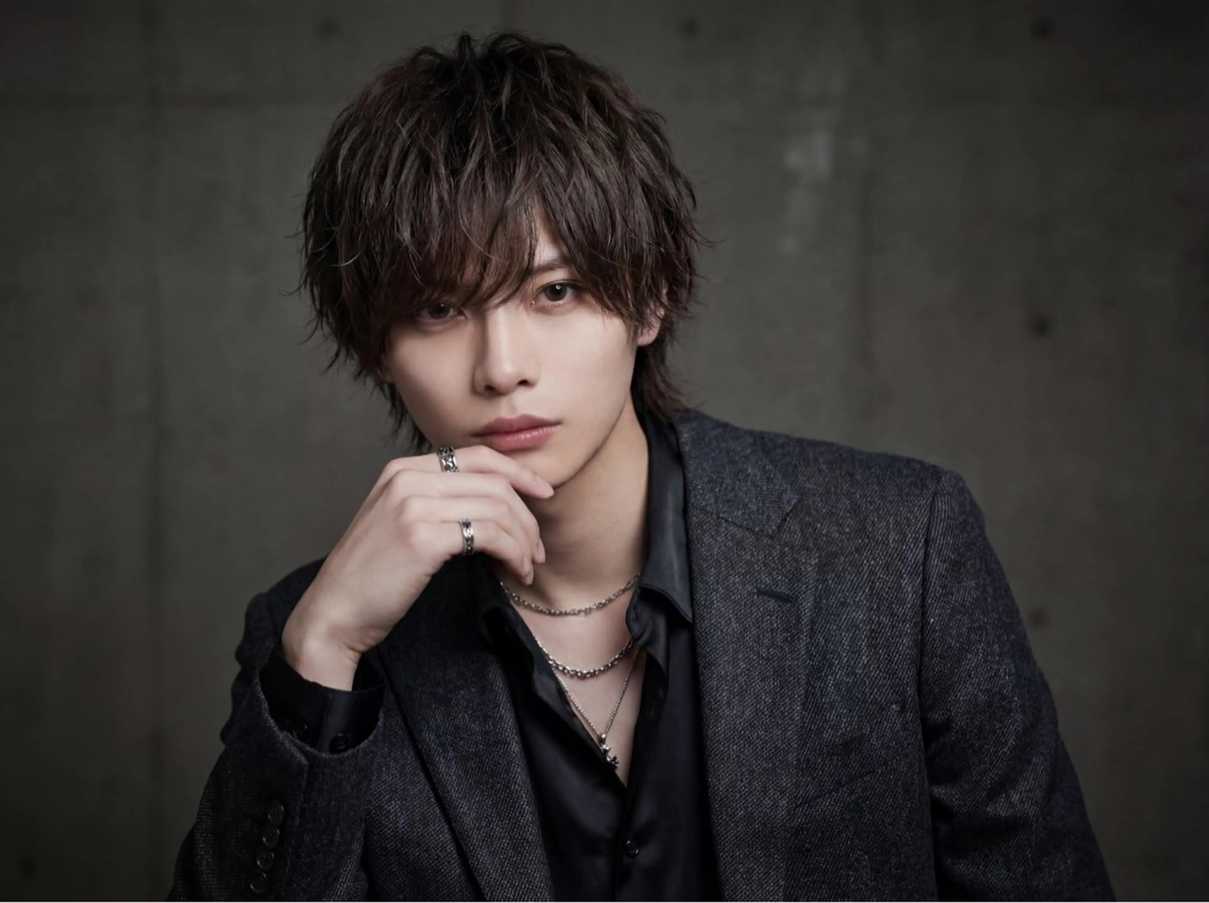 ショート メンズ センターパート ダウンパーマ メンズインナーカラー カルマパーマ メンズ韓国風 カット ヘアカラー 【F.O.F】大野航 似合わせカットのヘアスタイル