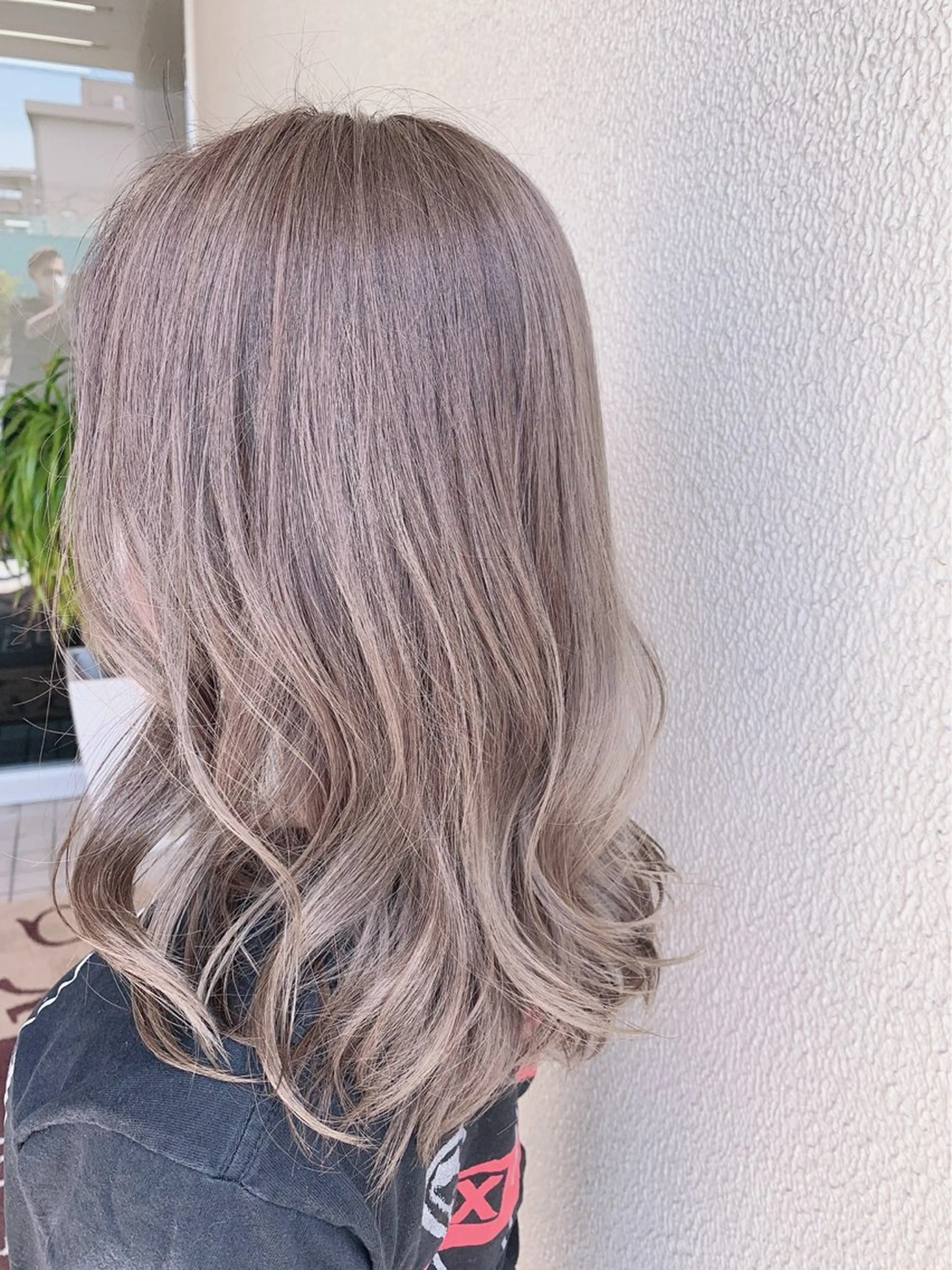 ロング アッシュ アッシュグレー Chart Reuse所属・坂田 龍哉のヘアスタイル