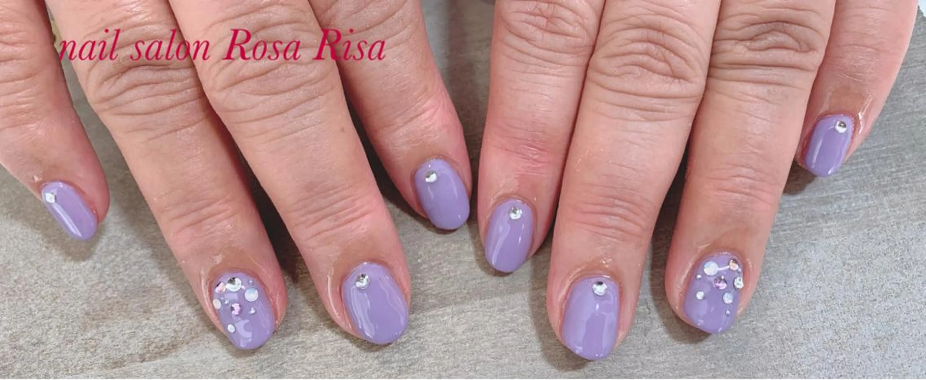 ショート ネイル パープルカラー ワンカラーネイル パープル ネイルスタジオ シェイクユアハンズのネイルデザイン