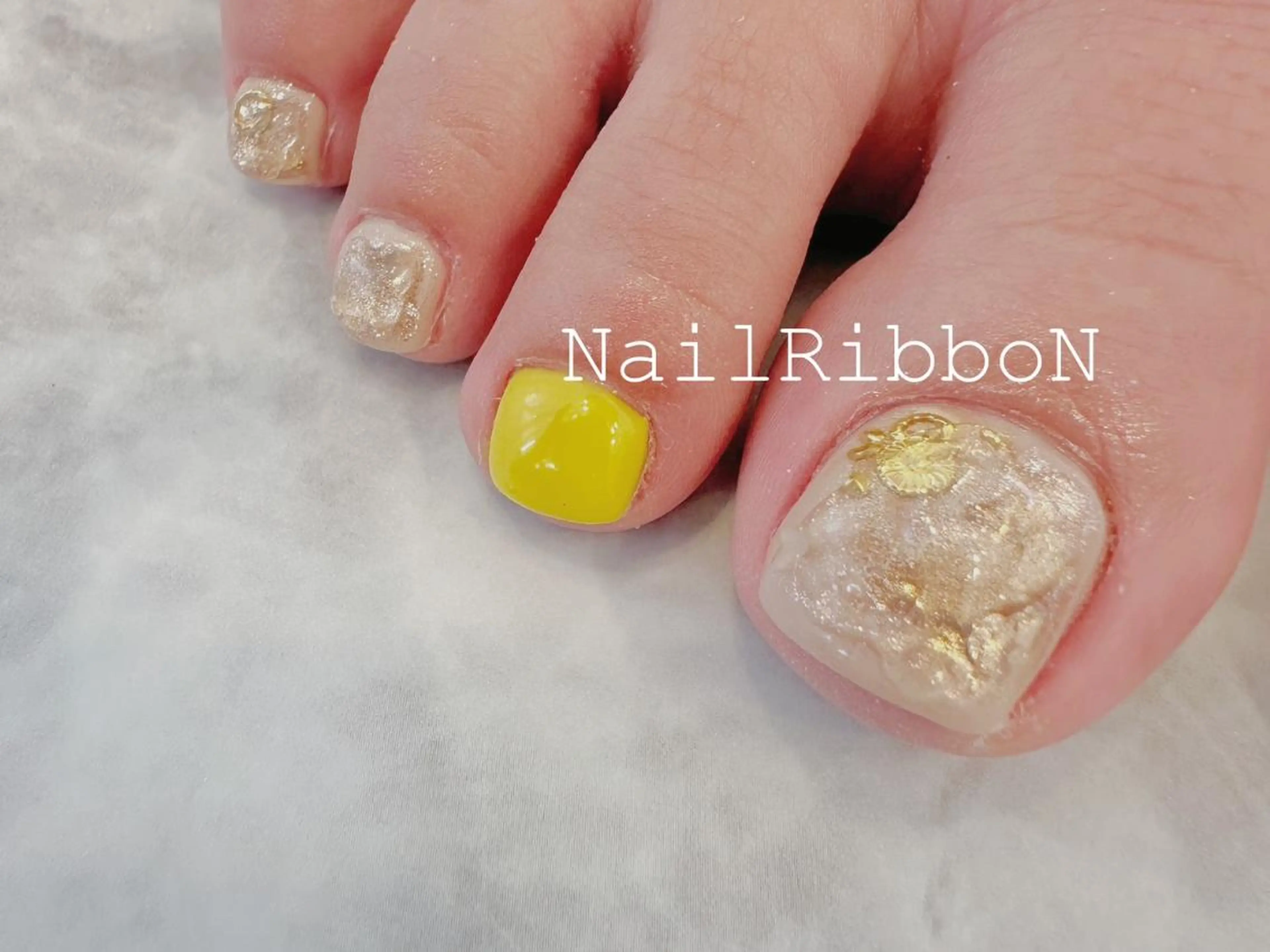 ネイル ネイルリボン 受付スタッフのネイルデザイン