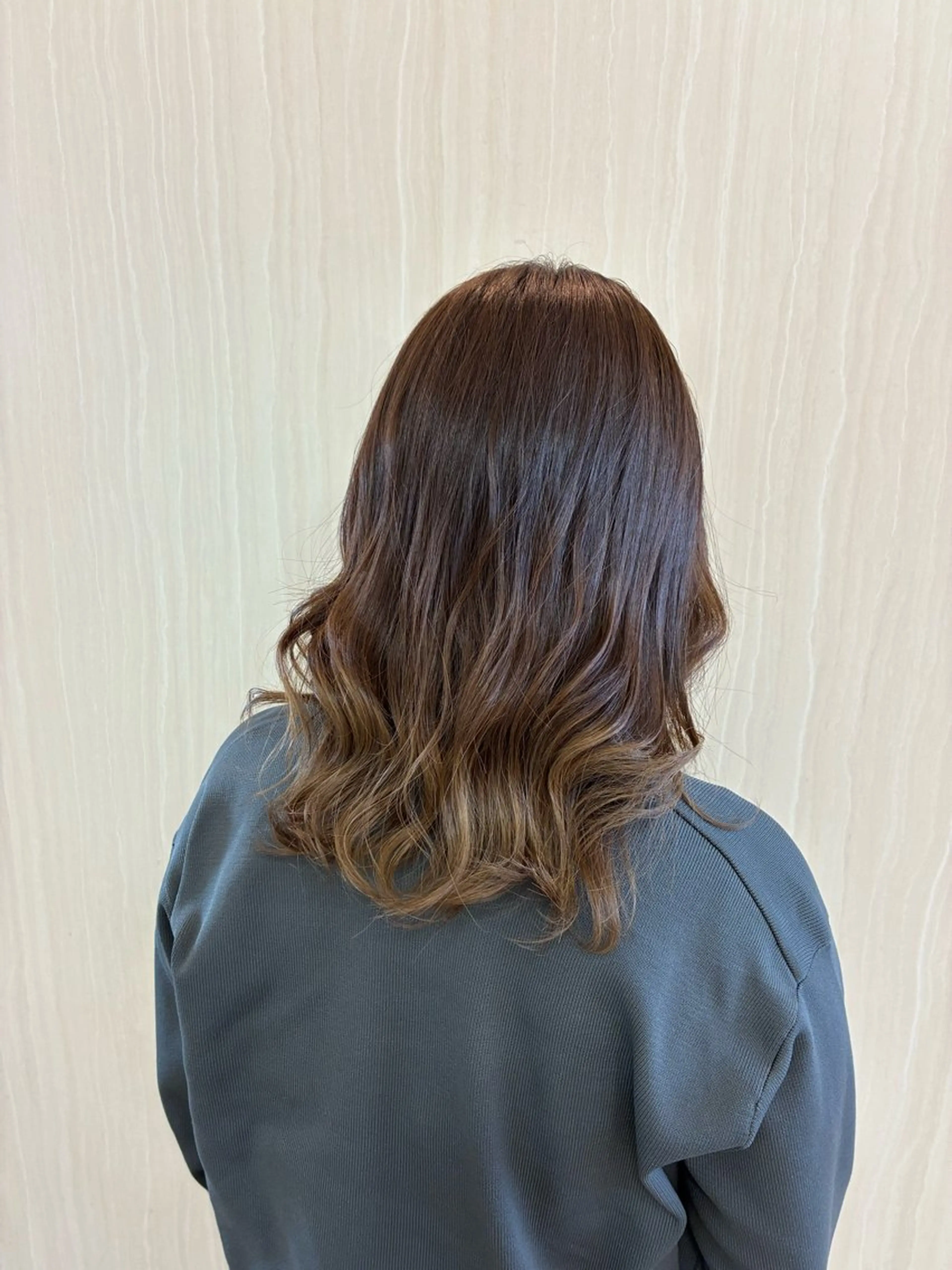 ミディアム 齋藤 多美のヘアスタイル