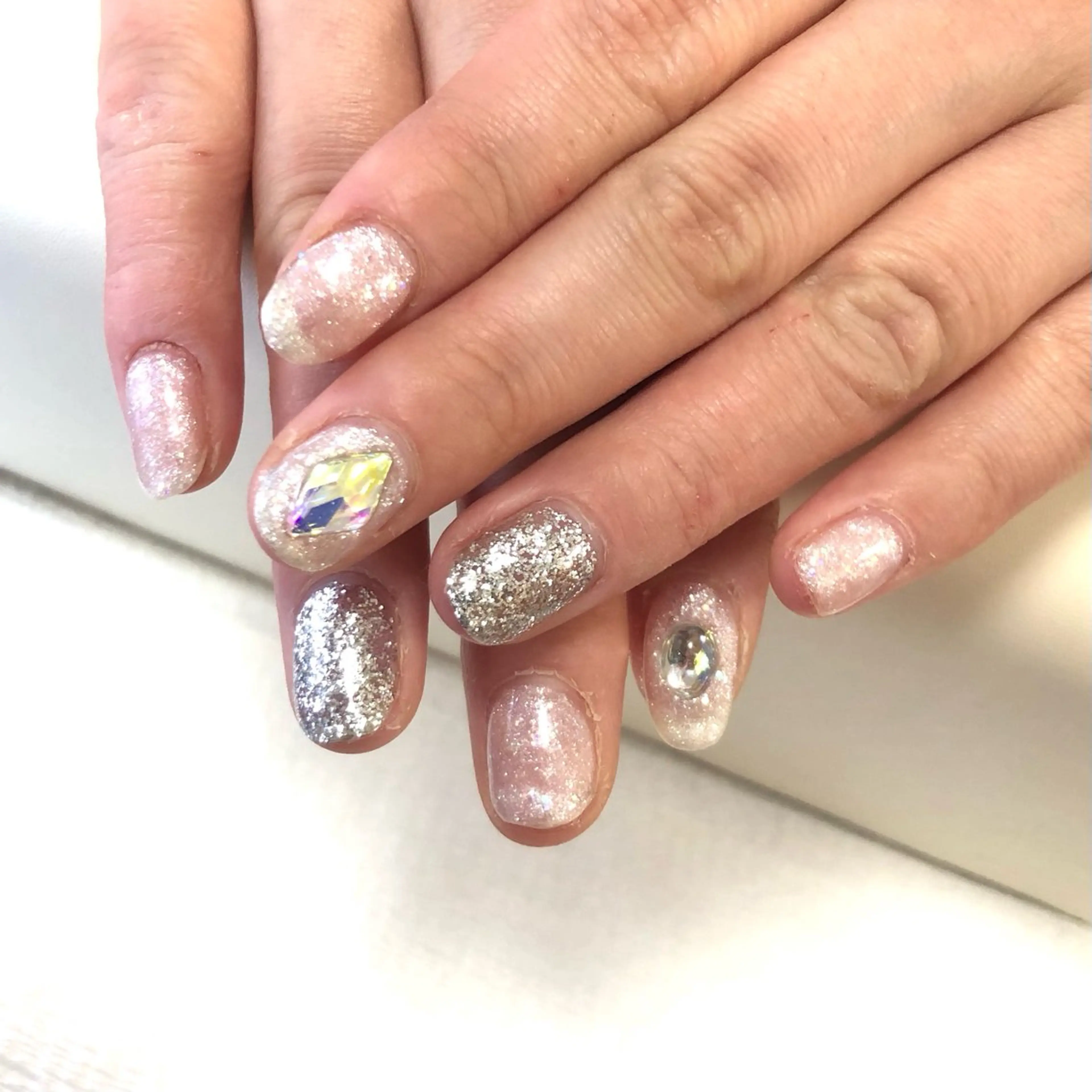 ネイル ラメ(グリッター) シルバー ホワイト ハンドネイル meeho所属・salon *meehoのネイルデザイン