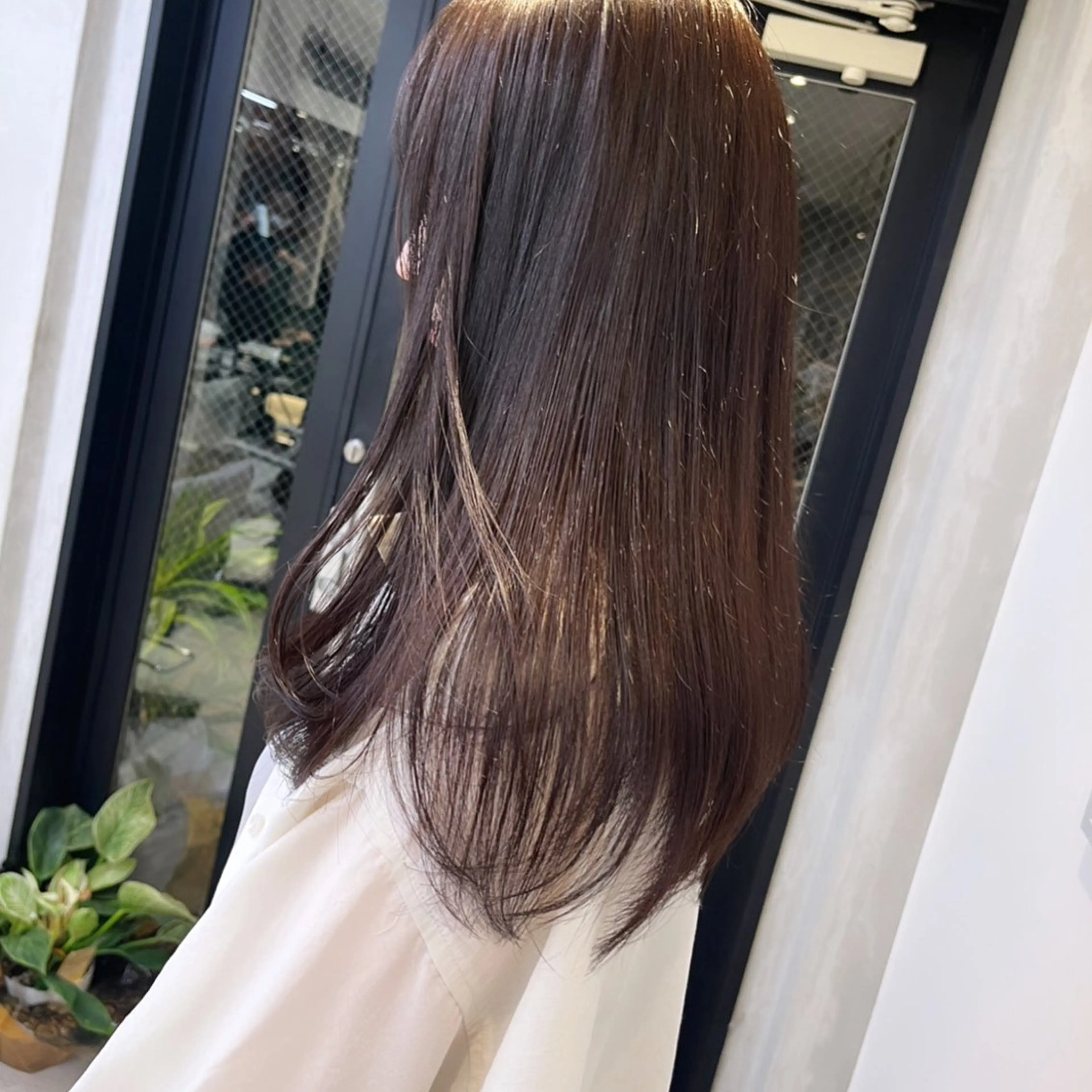 セミロング カラー ベージュカラー ブラウンカラー 透明感カラー グレージュ オリーブベージュ ヘアカラー トリートメント ヘッドスパ ヘアセット カジュアルを女っぽく 𝗮𝘆𝗮𝗰𝗼のヘアスタイル
