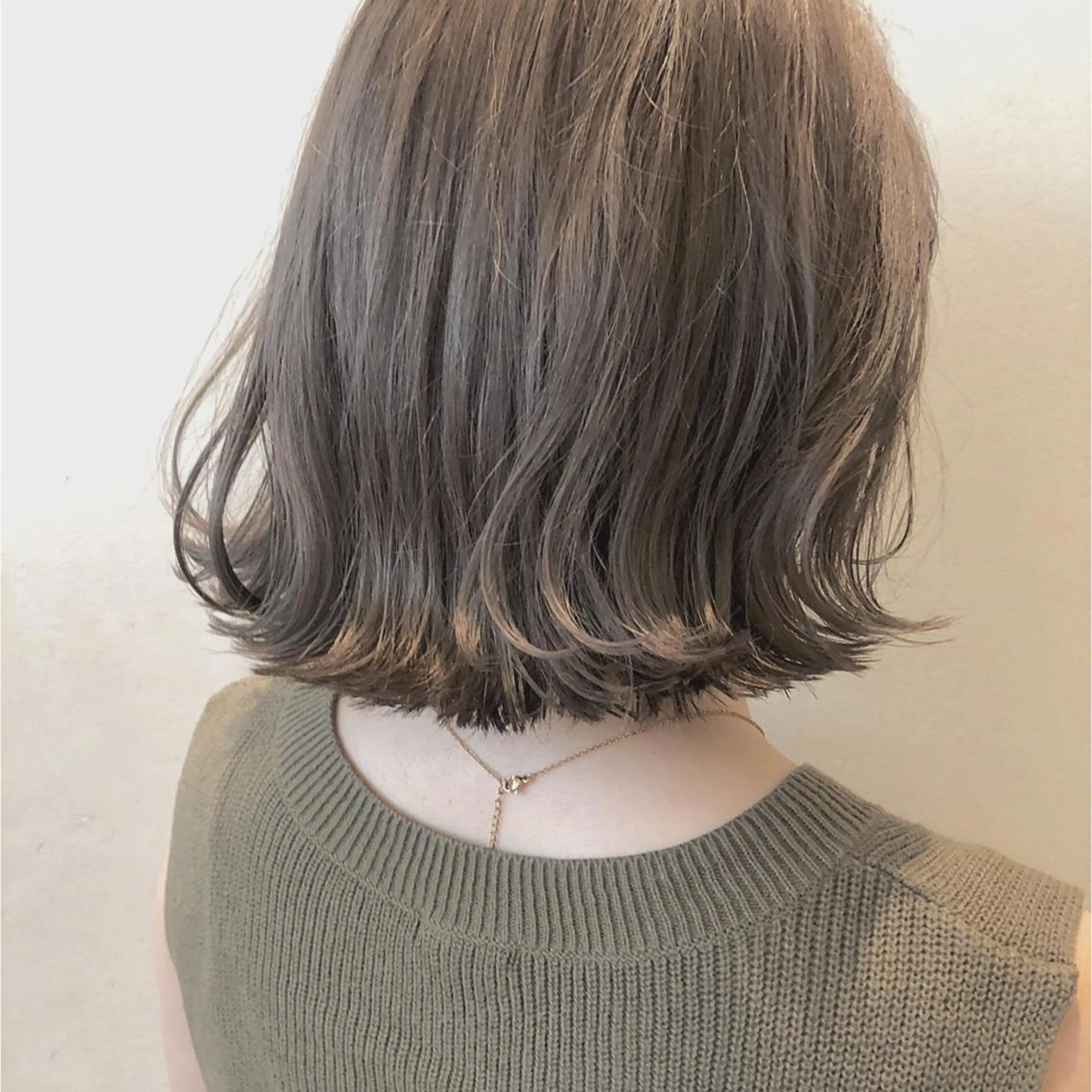 ショート カラー 切りっぱなしボブ ブリーチ 透明感カラー グレージュ ボブ ニシダヒカリ🌙 髪質改善×似合わせのヘアスタイル