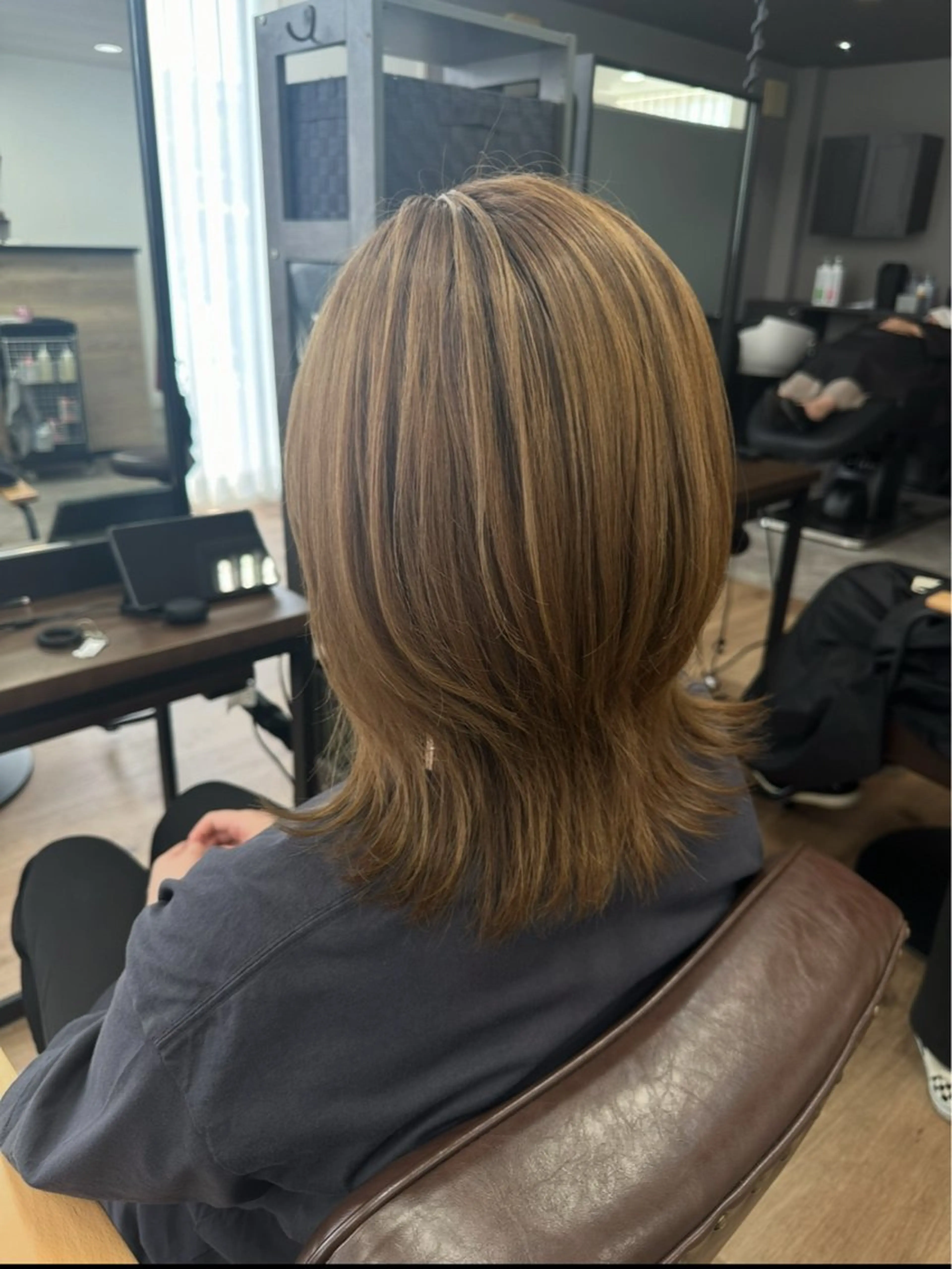 ミディアム レイヤーカット enne所属・enne こさかのヘアスタイル