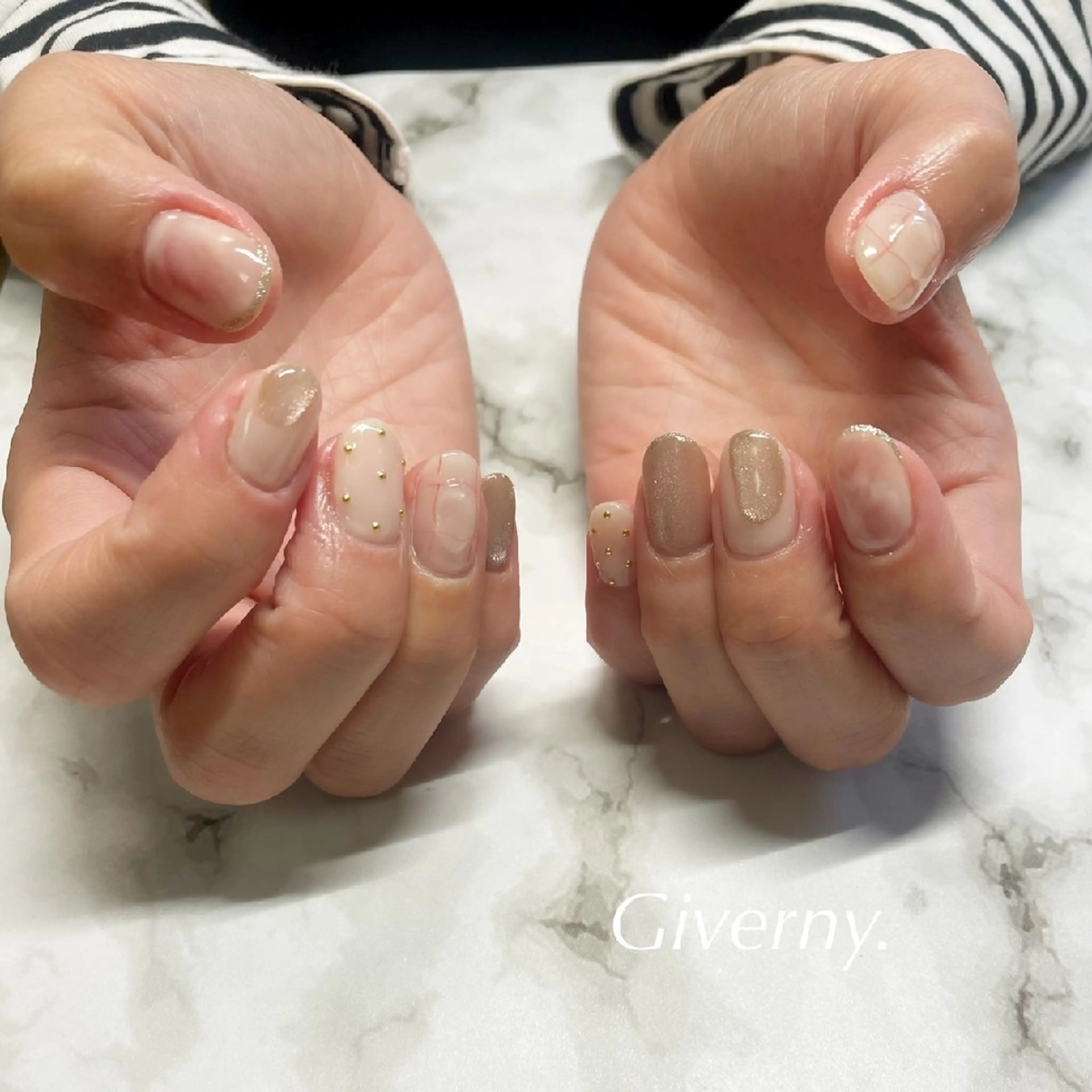 ネイル マグネットネイル ニュアンスネイル ぷっくりネイル ハンドネイル Giverny .のネイルデザイン