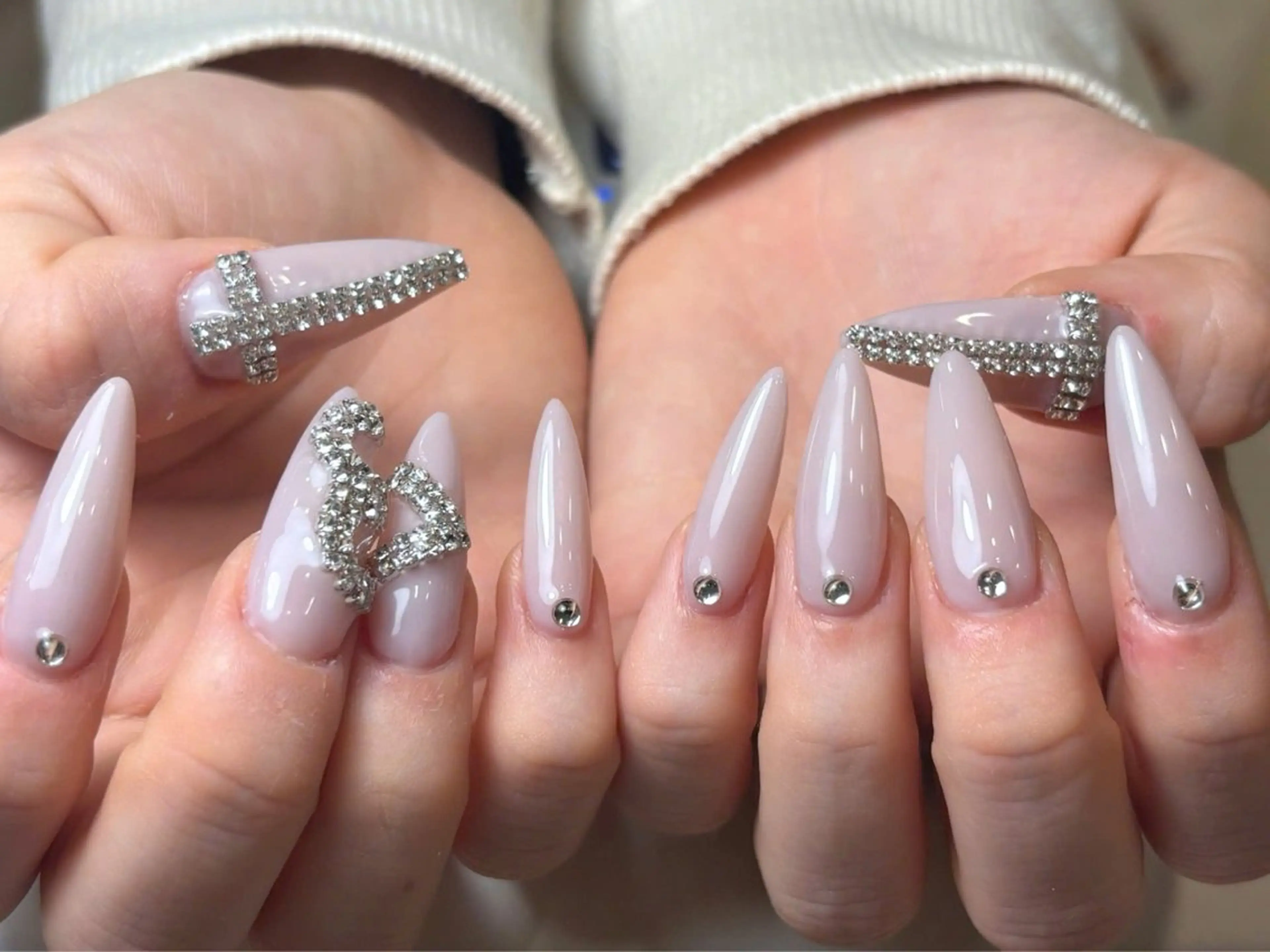 ネイル ロングネイル シンプルネイル ワンホンネイル ハンドネイル LYYM Salonのネイルデザイン