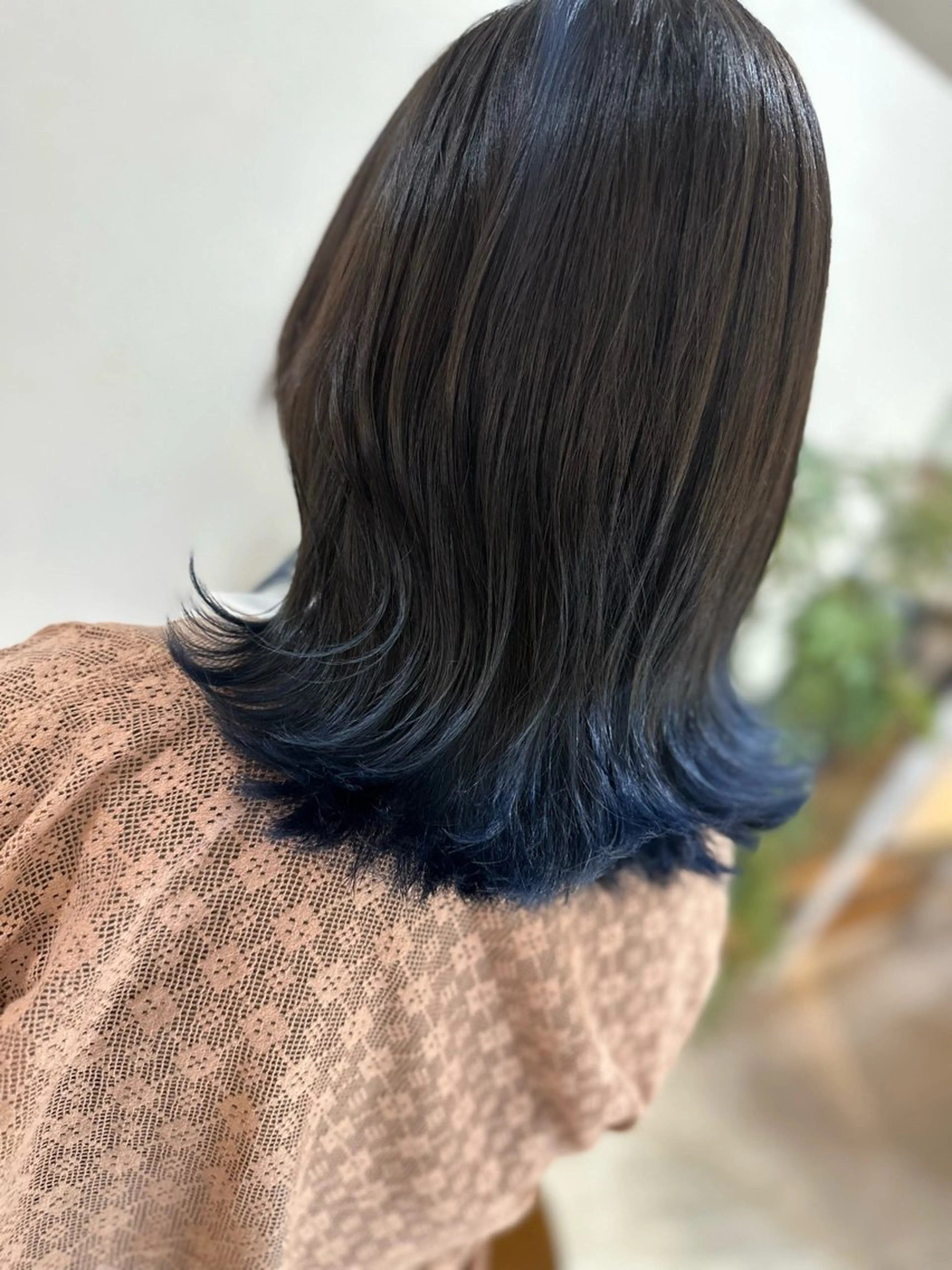 ミディアム カラー 大潮 梨奈のヘアスタイル