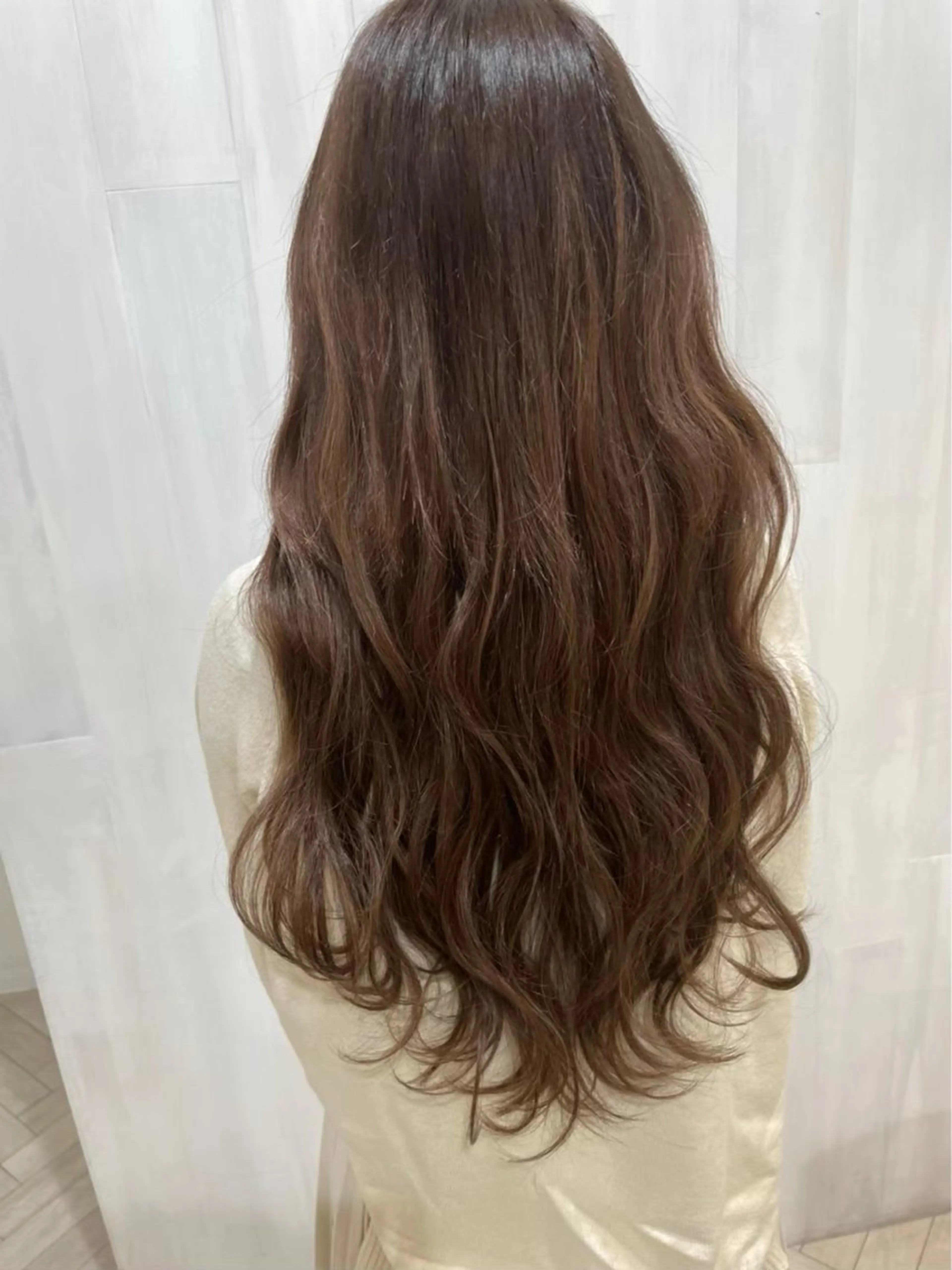 ロング 足立 小珀のヘアスタイル