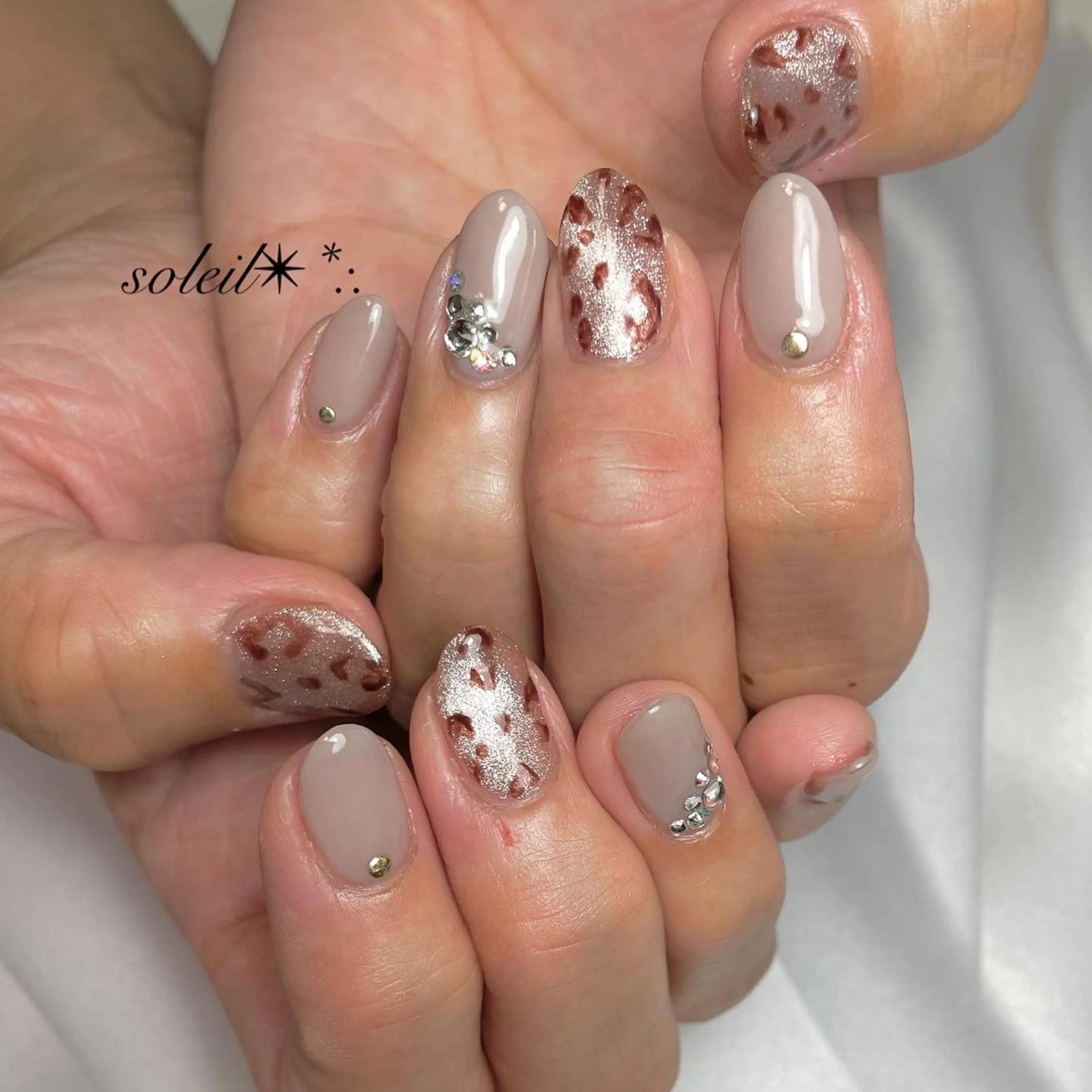 ネイル アニマル柄 ジェルネイル ラメ(グリッター) マグネットネイル ミラーネイル 粟津 美紀のネイルデザイン