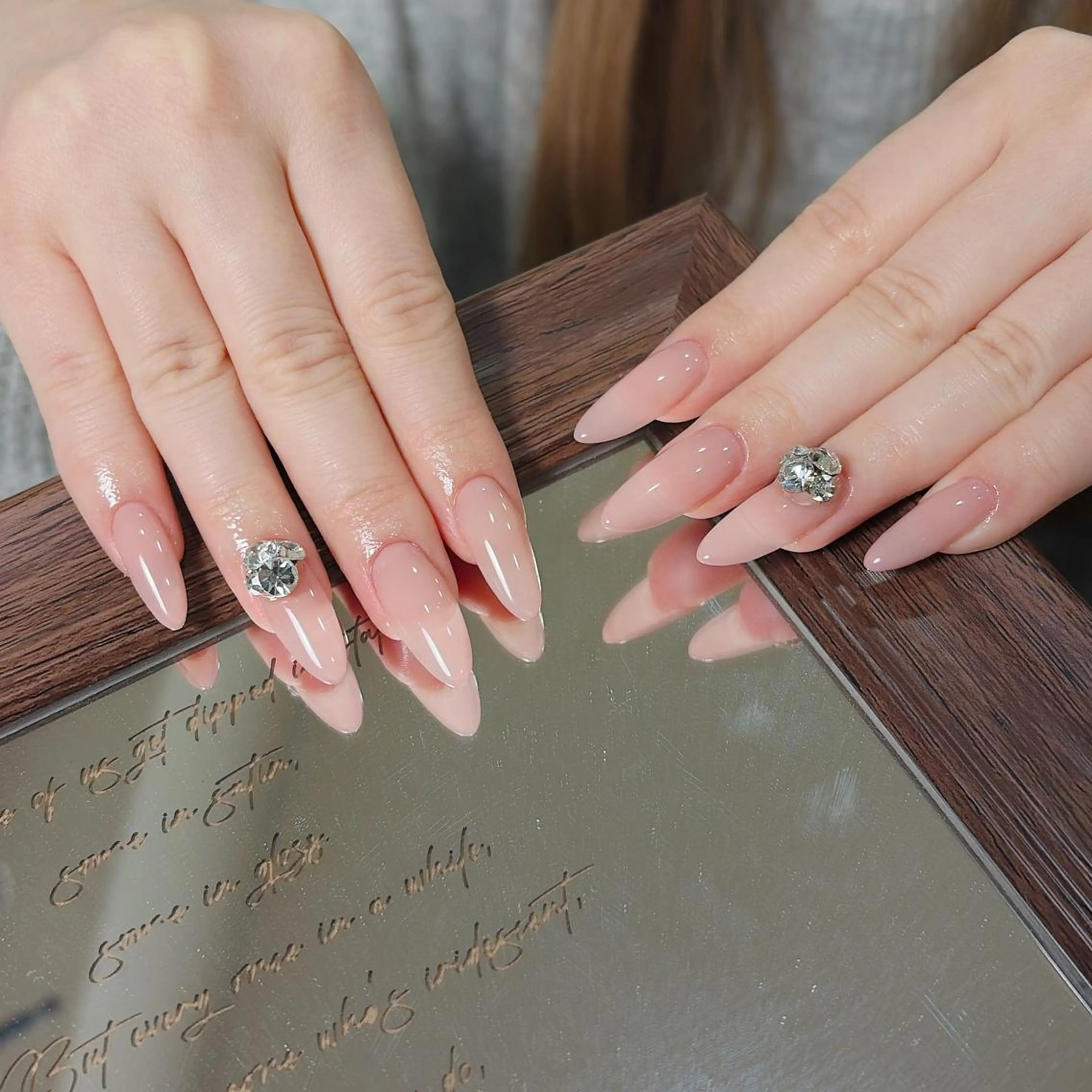 ネイル カジュアル チークネイル フレンチネイル ジェルネイル ガーリー ハンドネイル ハンドケア Di moのネイルデザイン