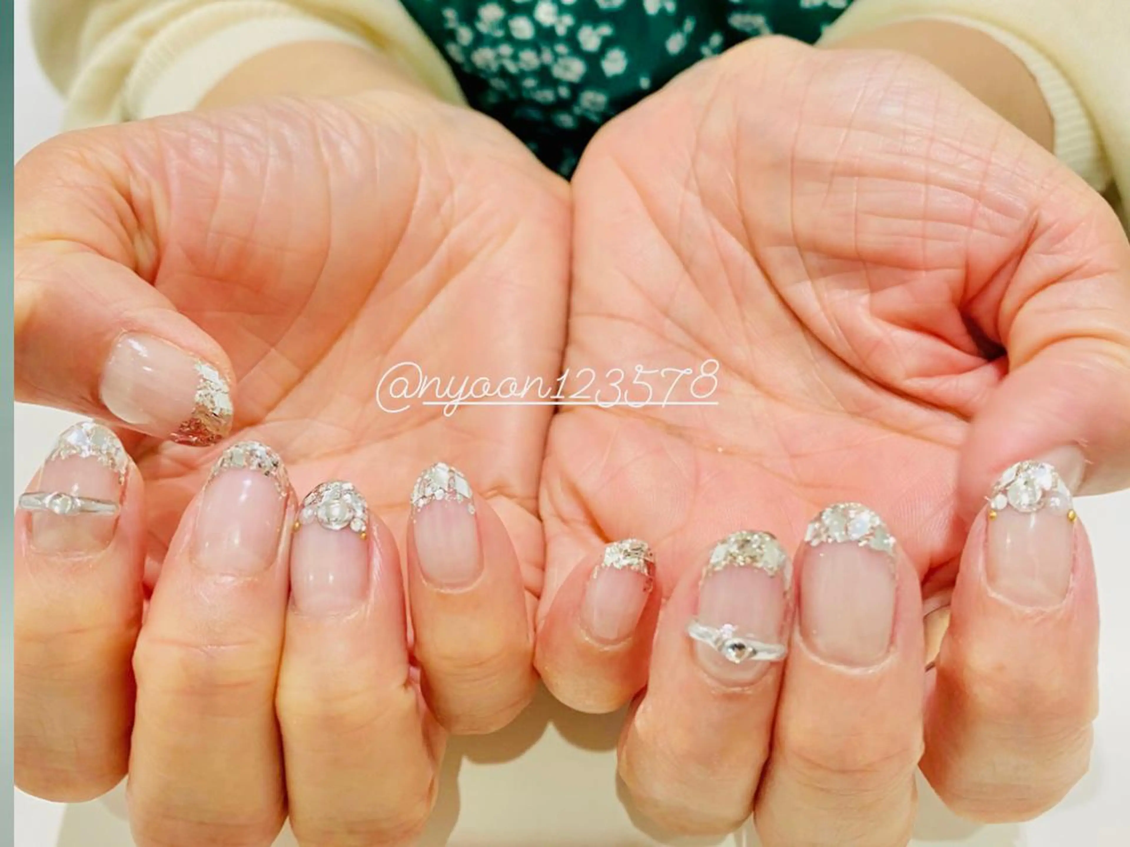 ミディアム ネイル マツエク・マツパ アイブロウ ワンホンマツエク アートネイル フラッシュネイル ジェルネイル 氷ネイル・うるうるネイル ハンドネイル 13日3980円‼️ マグもデザインも◎のネイルデザイン