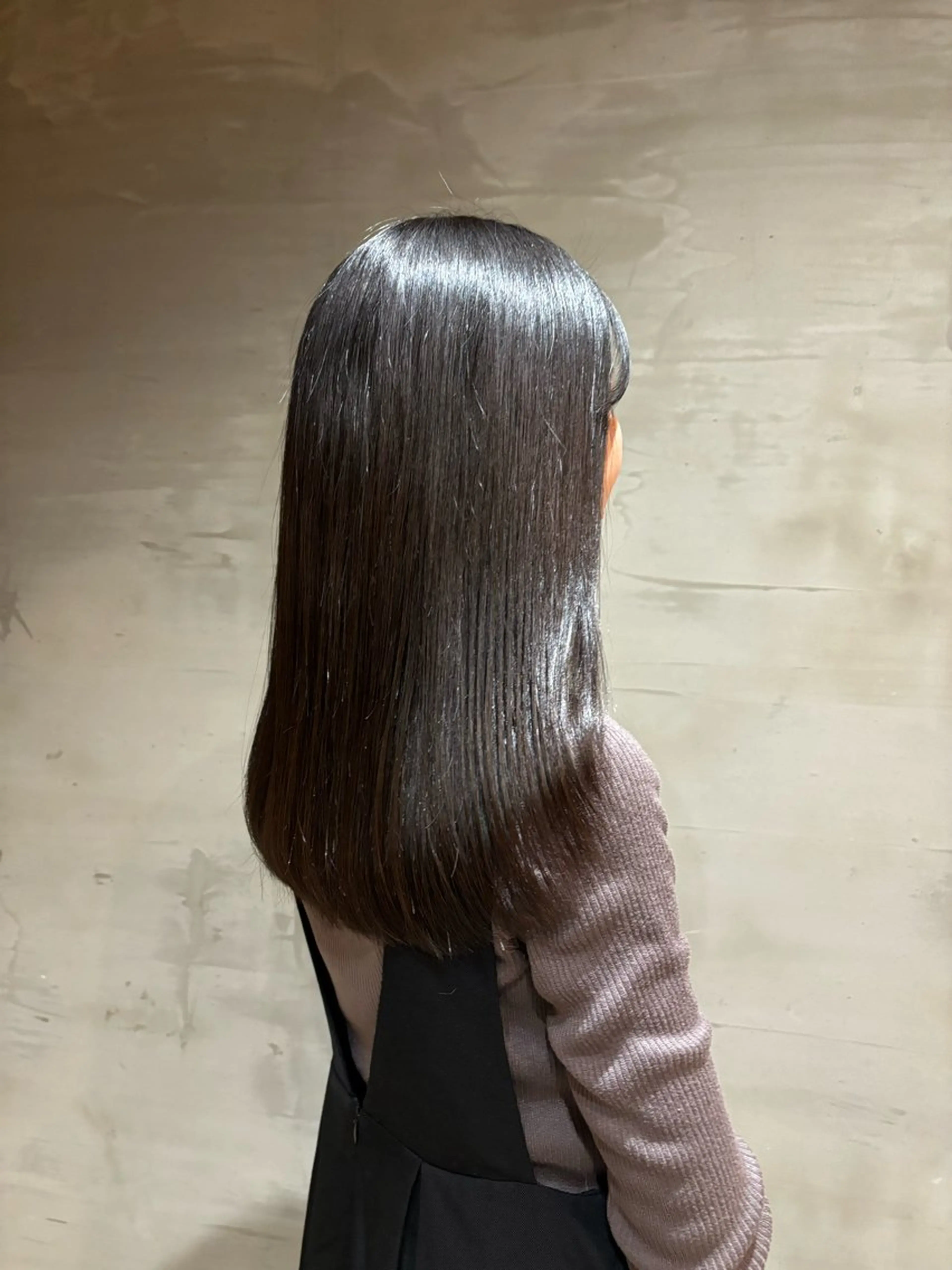 ロング 顔周りカット レイヤーカット ロング ローレイヤー atelier JD yuinaのヘアスタイル