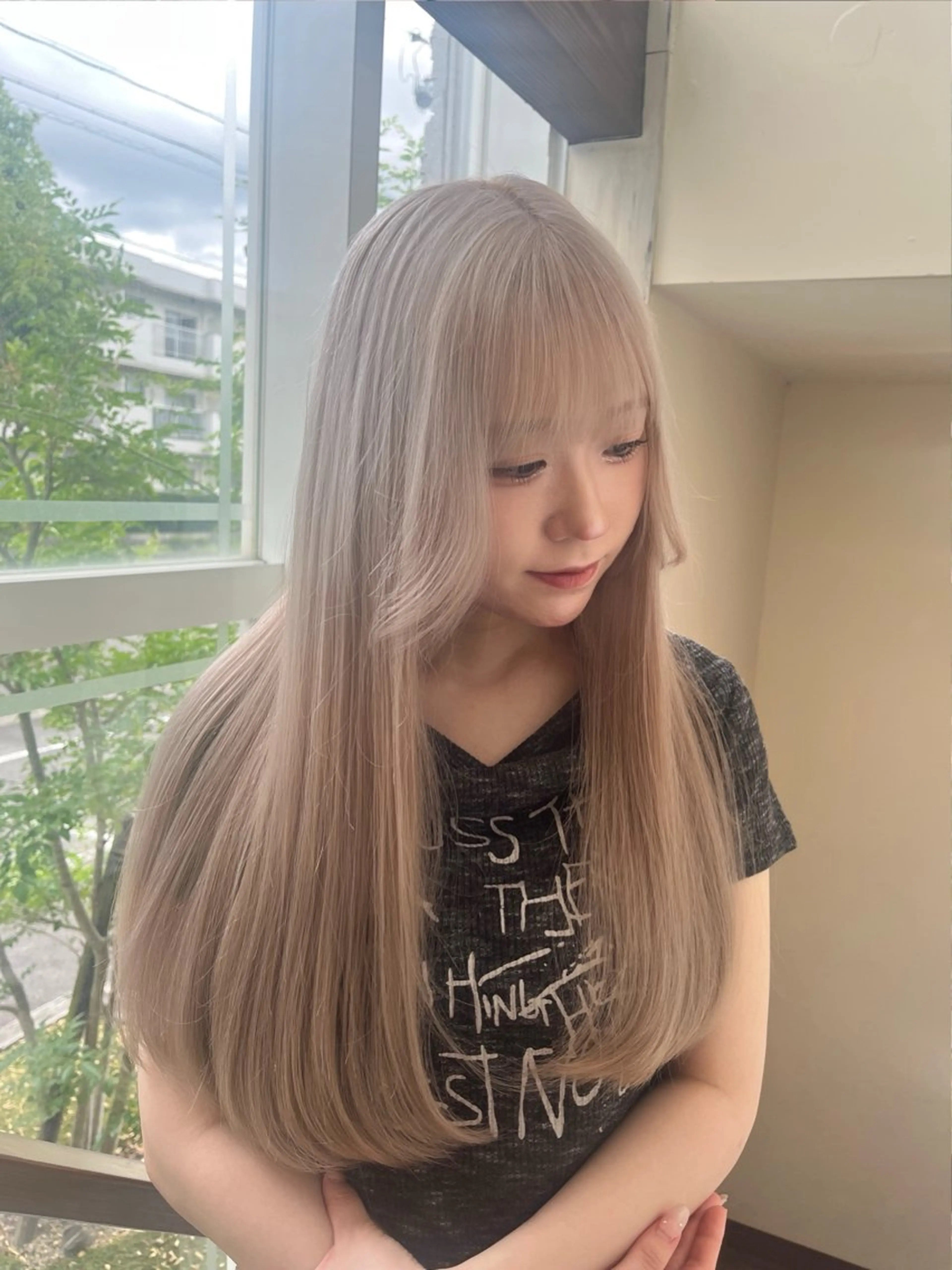 カラー ベージュカラー ブリーチ ハイトーンカラー ミルクティーベージュ 森 理音のヘアスタイル