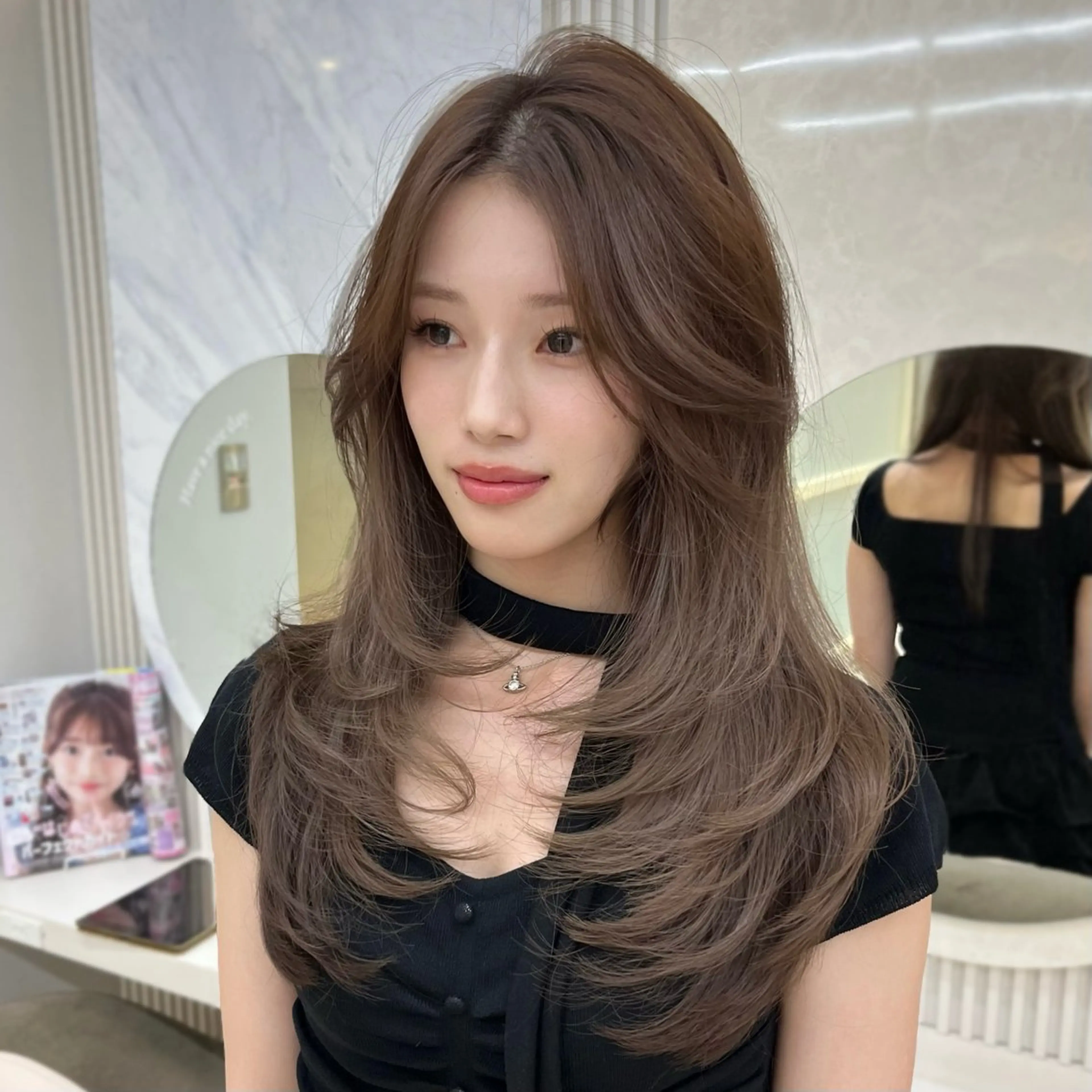 ロング カラー 似合わせレイヤー 透明感カラーのヘアスタイル