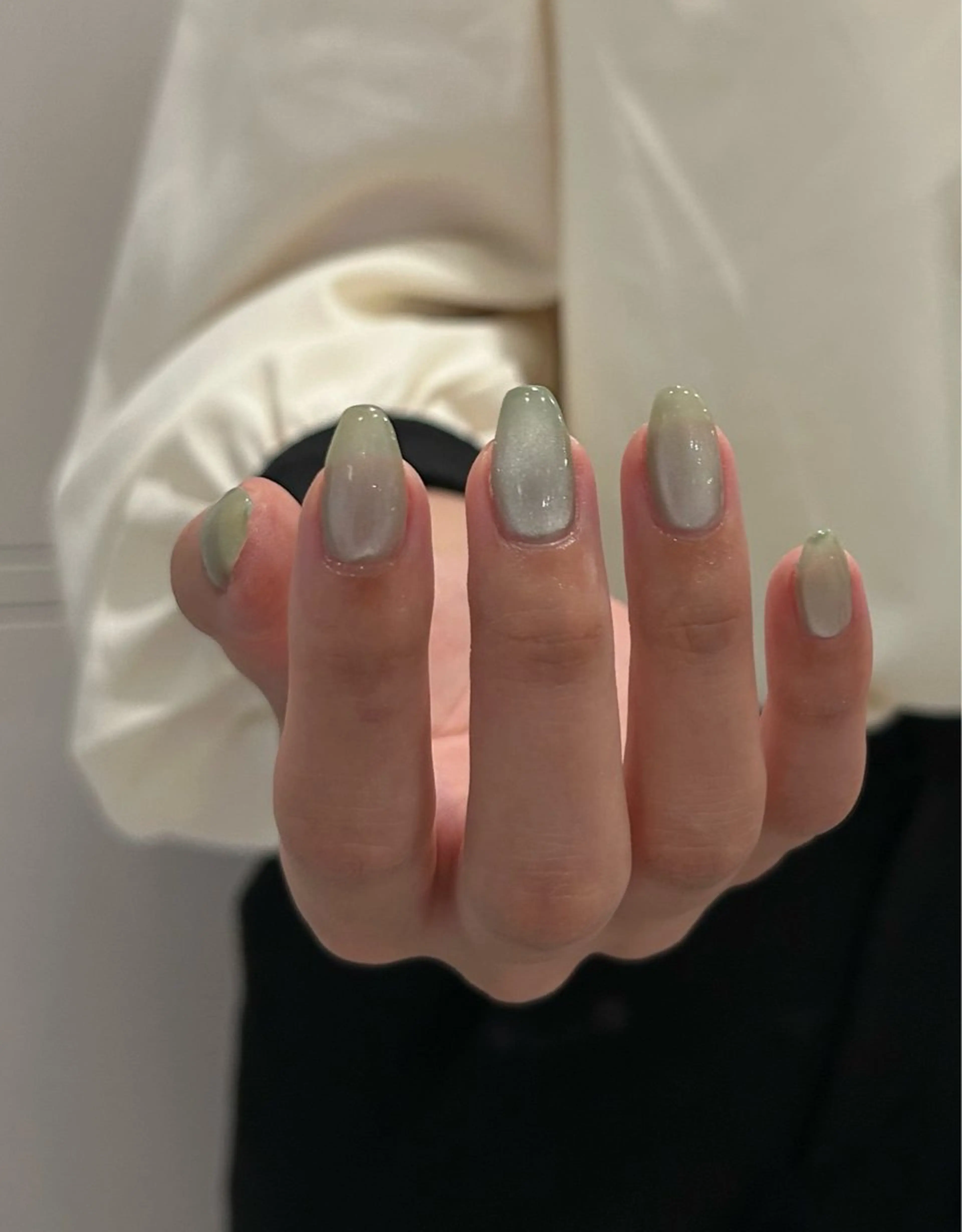 ネイル グリーン マグネットネイル DEEokazaki momonaのネイルデザイン