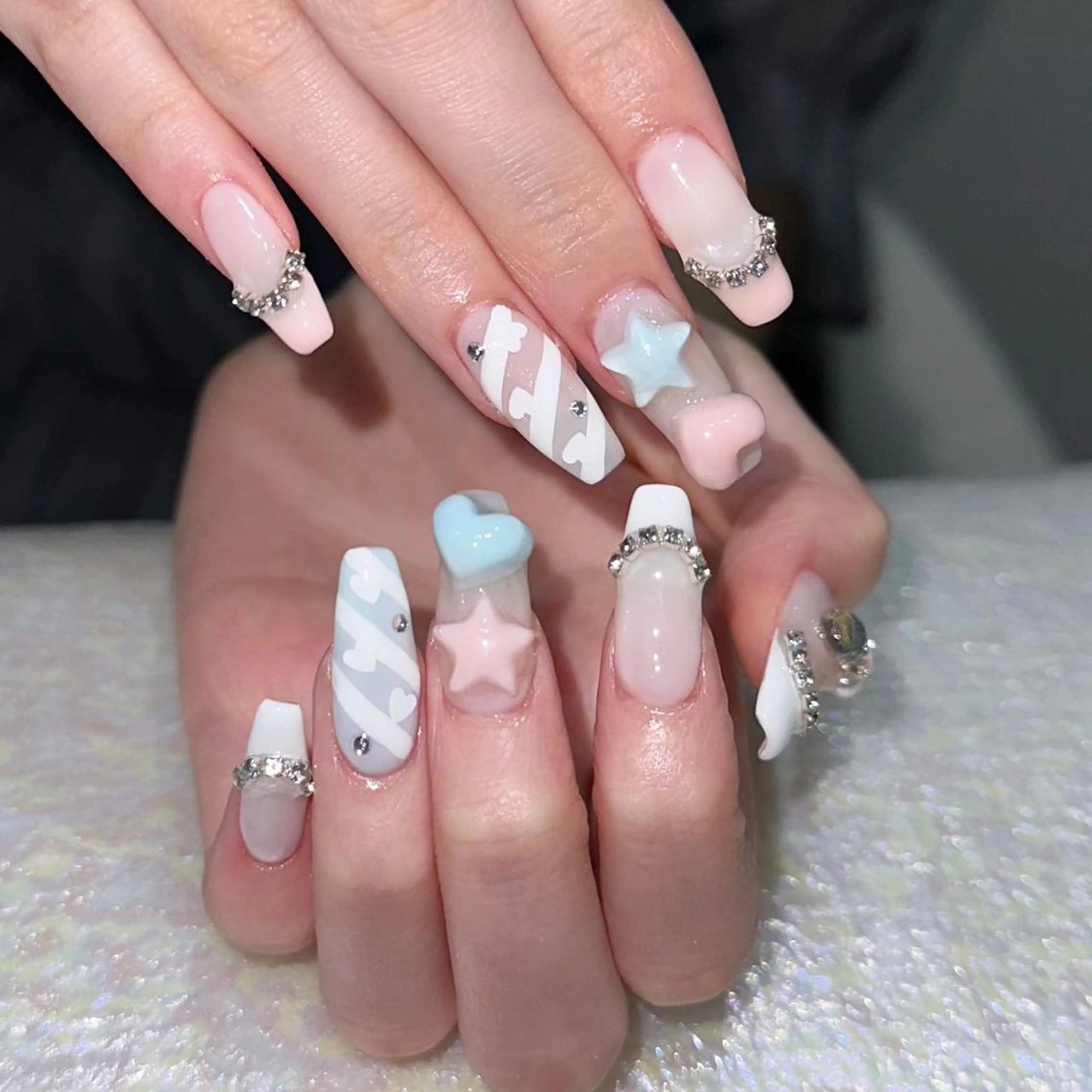 ネイル アートネイル 長さ出し ネイルチップ Queens マオのネイルデザイン