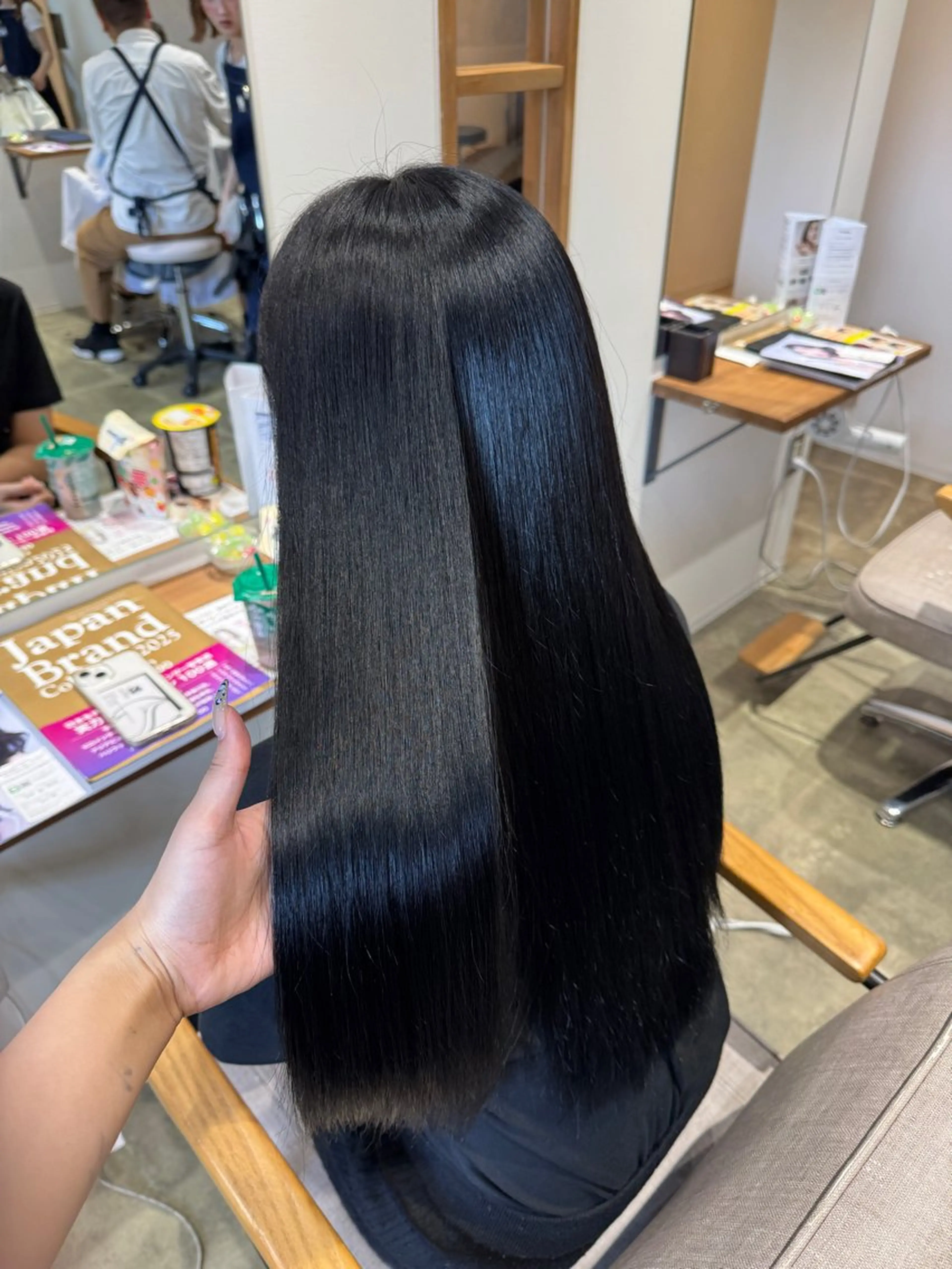 カラー 黒髪 ブルーカラー ブルーブラック 杉田 理胡のヘアスタイル