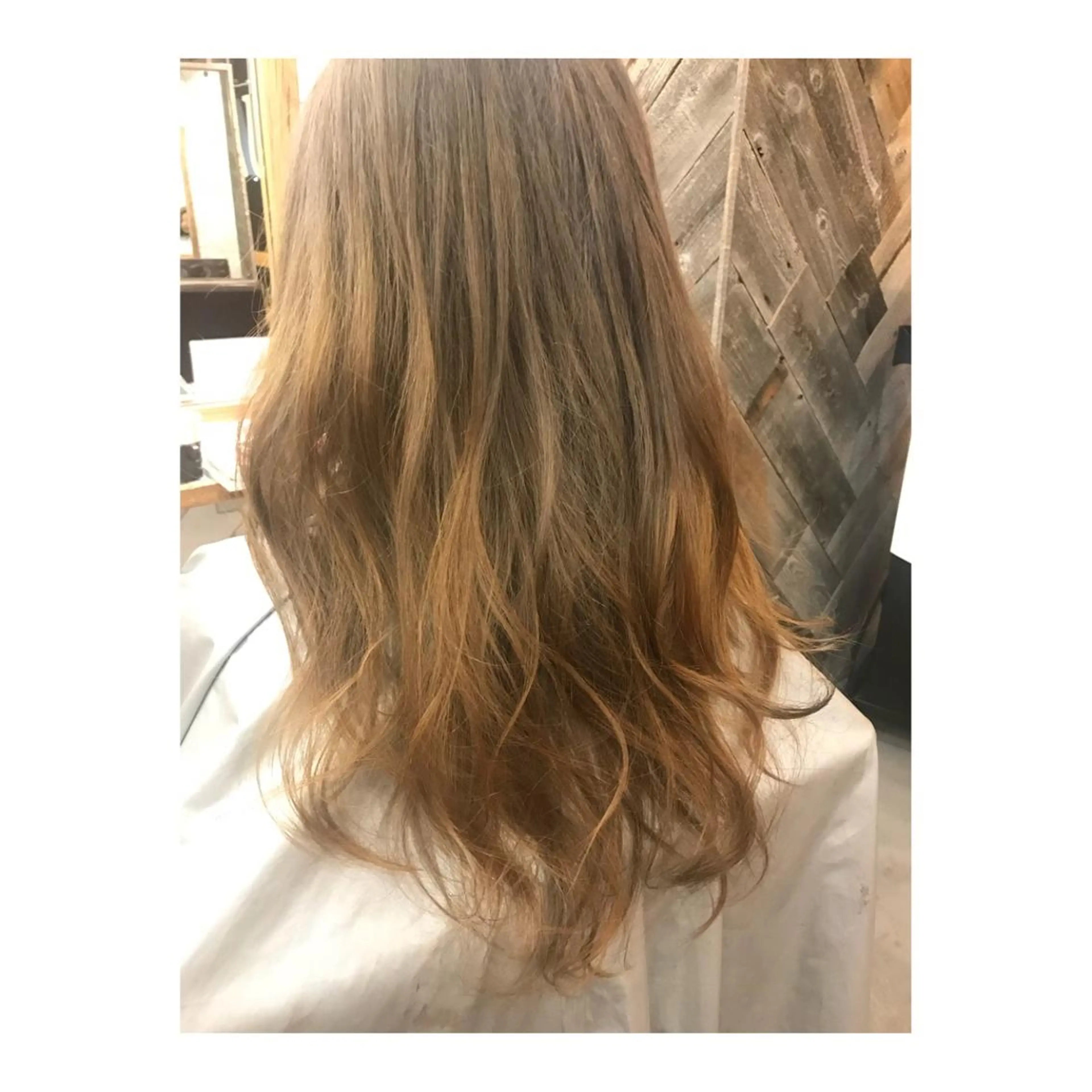 セミロング カラー ブリーチ ヘアカラー トリートメント 河野 行史のヘアスタイル