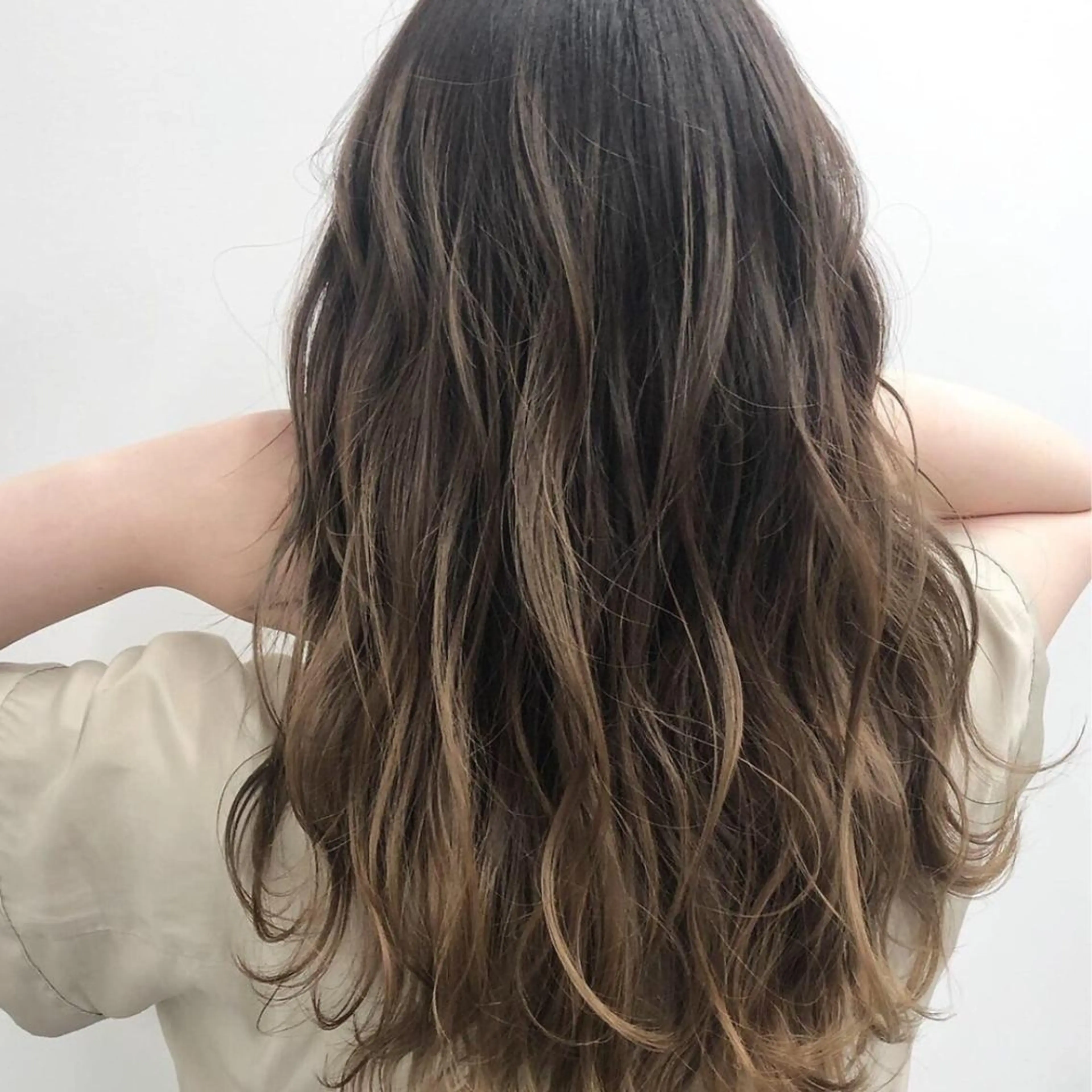 カラー ヘアカラー トリートメント 西口徒歩20秒　寒色 カラーミディアムヘアのヘアスタイル