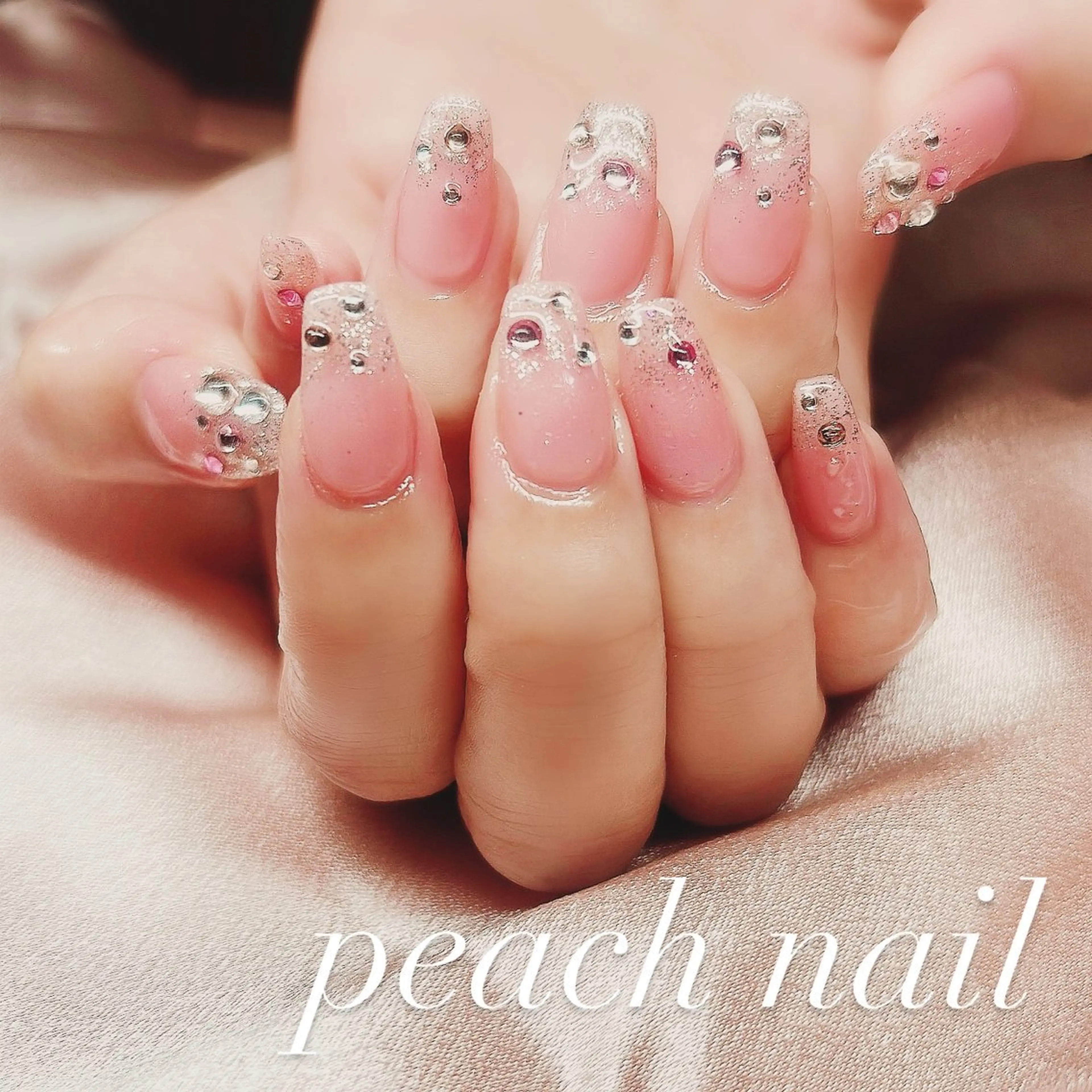 ネイル フラッシュネイル キラキラネイル 韓国ネイル ピンク ワンホンネイル ハンドネイル . kiyomiのネイルデザイン