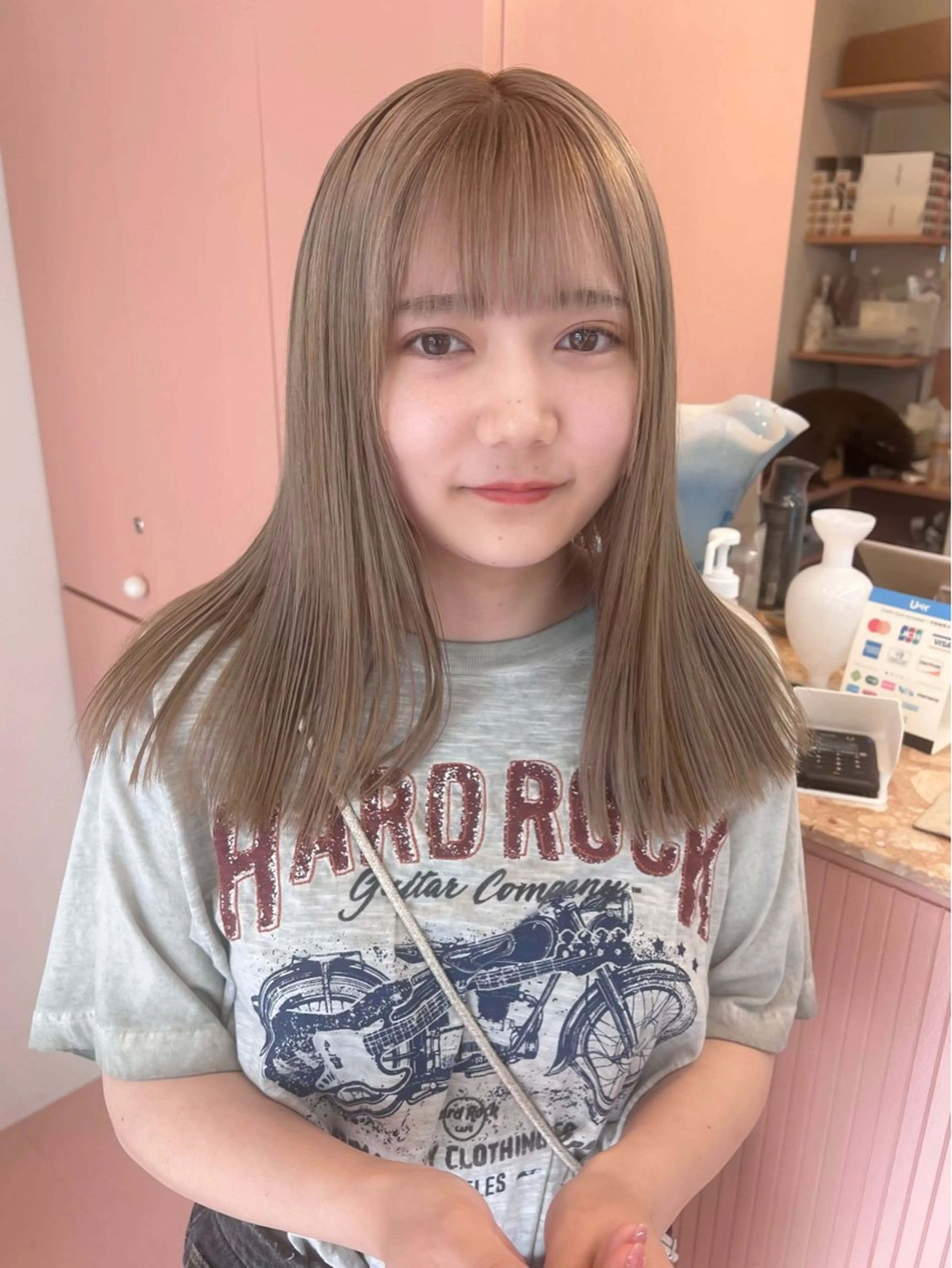 【 minimo限定特別価格 】カット + ケアブリーチ + カラー + トリートメント + プチマッサージの写真