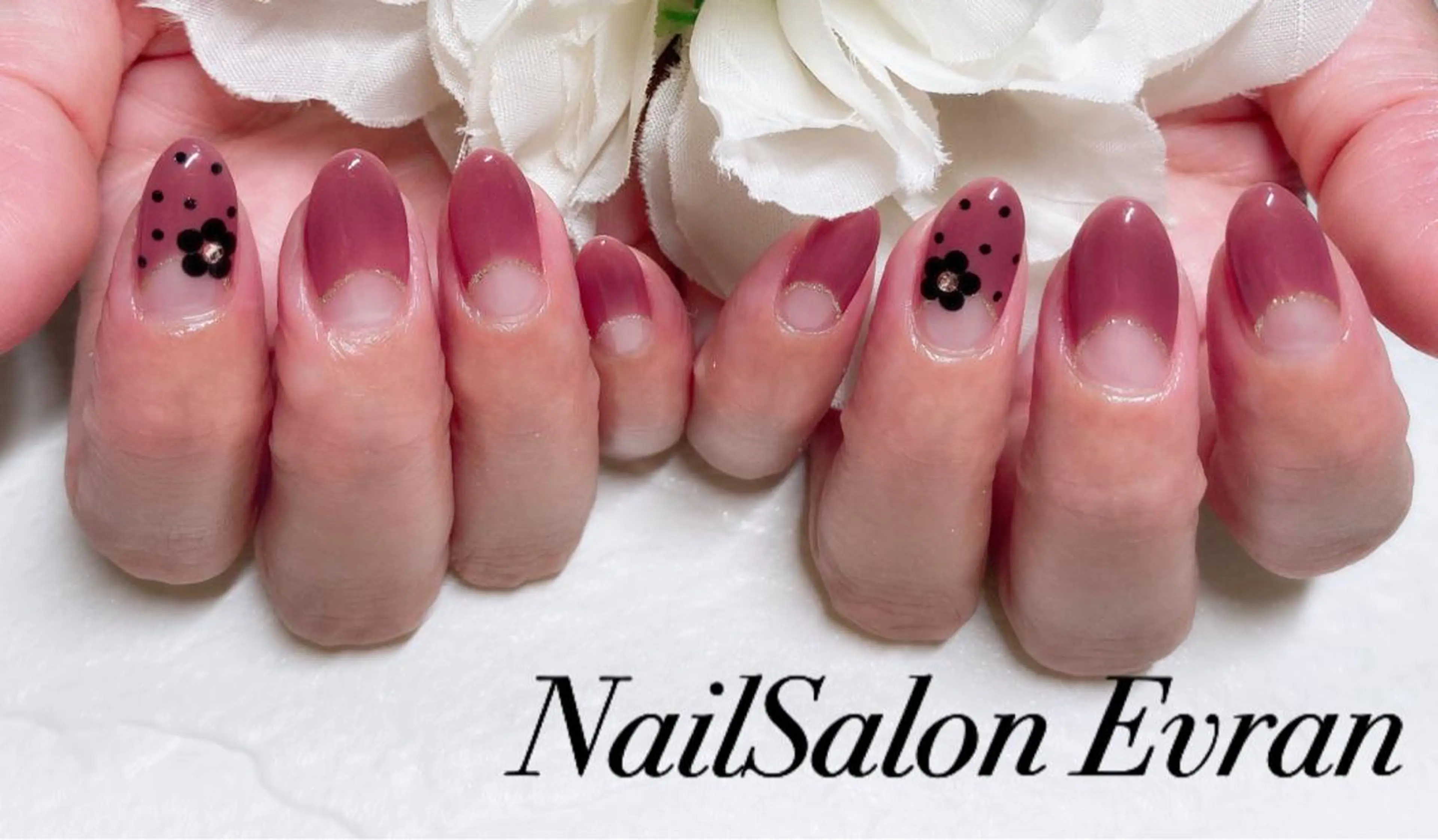 ネイル ドット フレンチネイル 逆フレンチ ハンドネイル Nail salon Evranのネイルデザイン