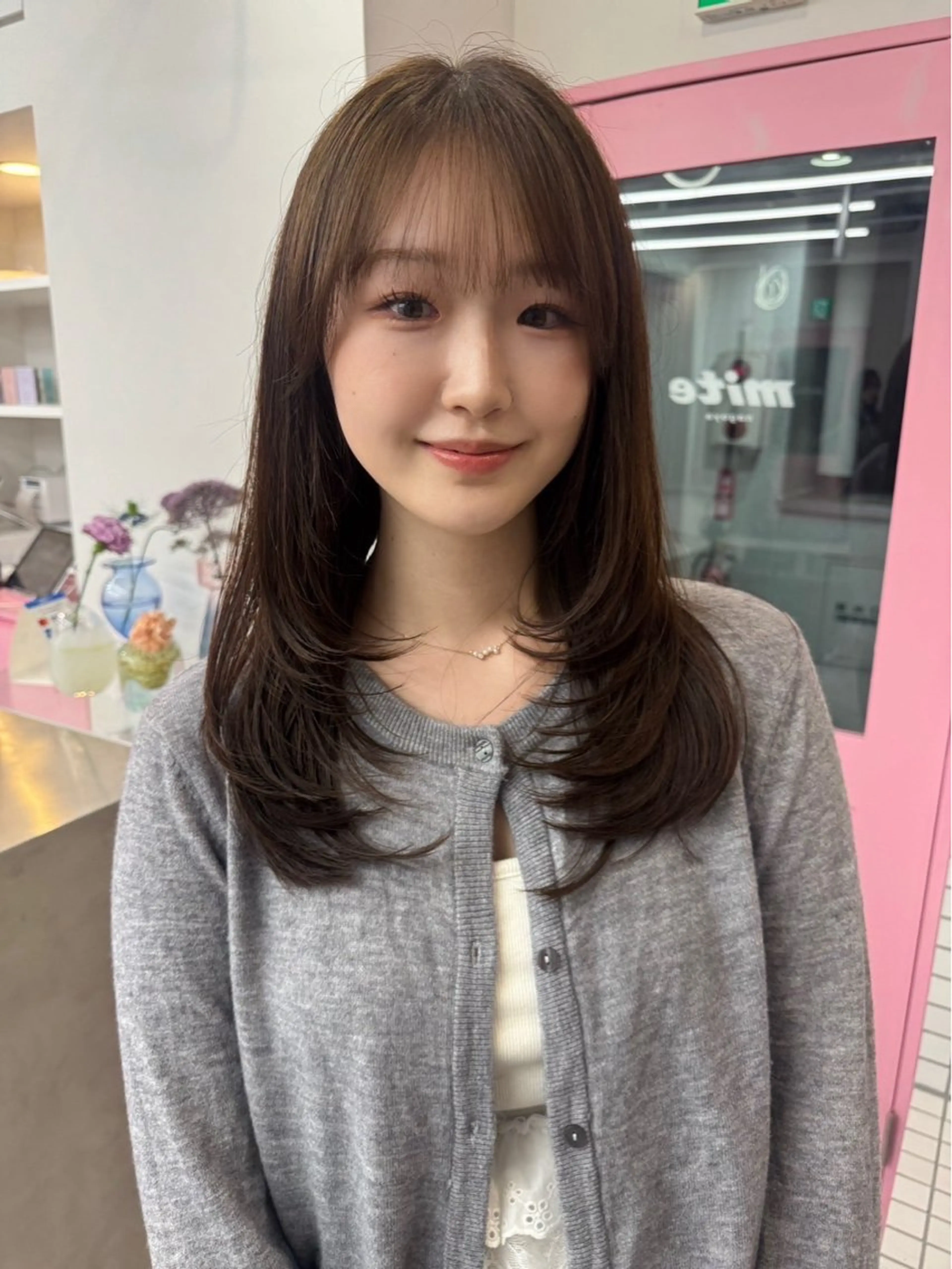 ミディアム カット ヘアカラー トリートメント レイヤーカット/透明 感カラー/saraのヘアスタイル