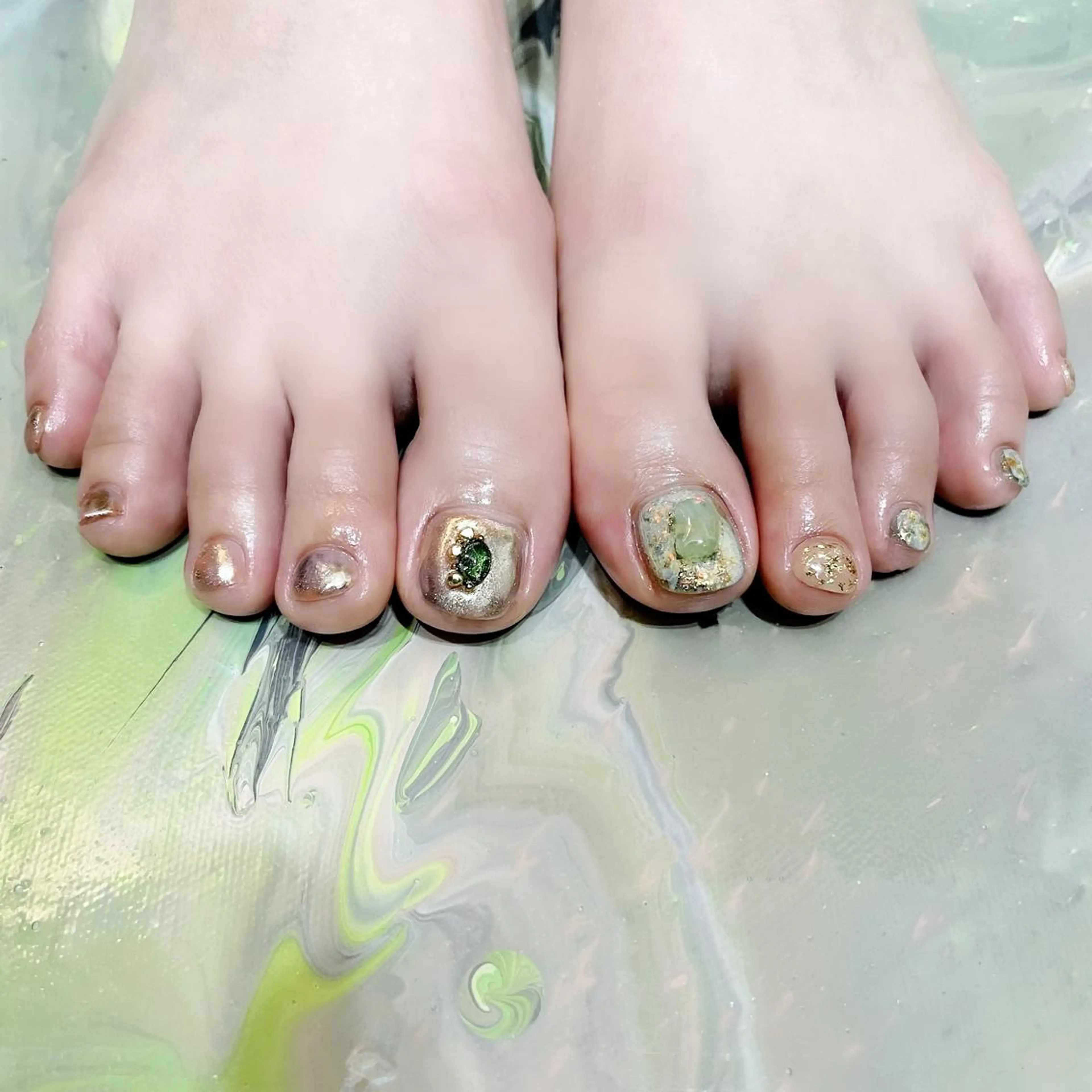 ネイル オーロラネイル 氷ネイル・うるうるネイル 韓国ネイル マグネットネイル ミラーネイル VOLLMOND nailのネイルデザイン