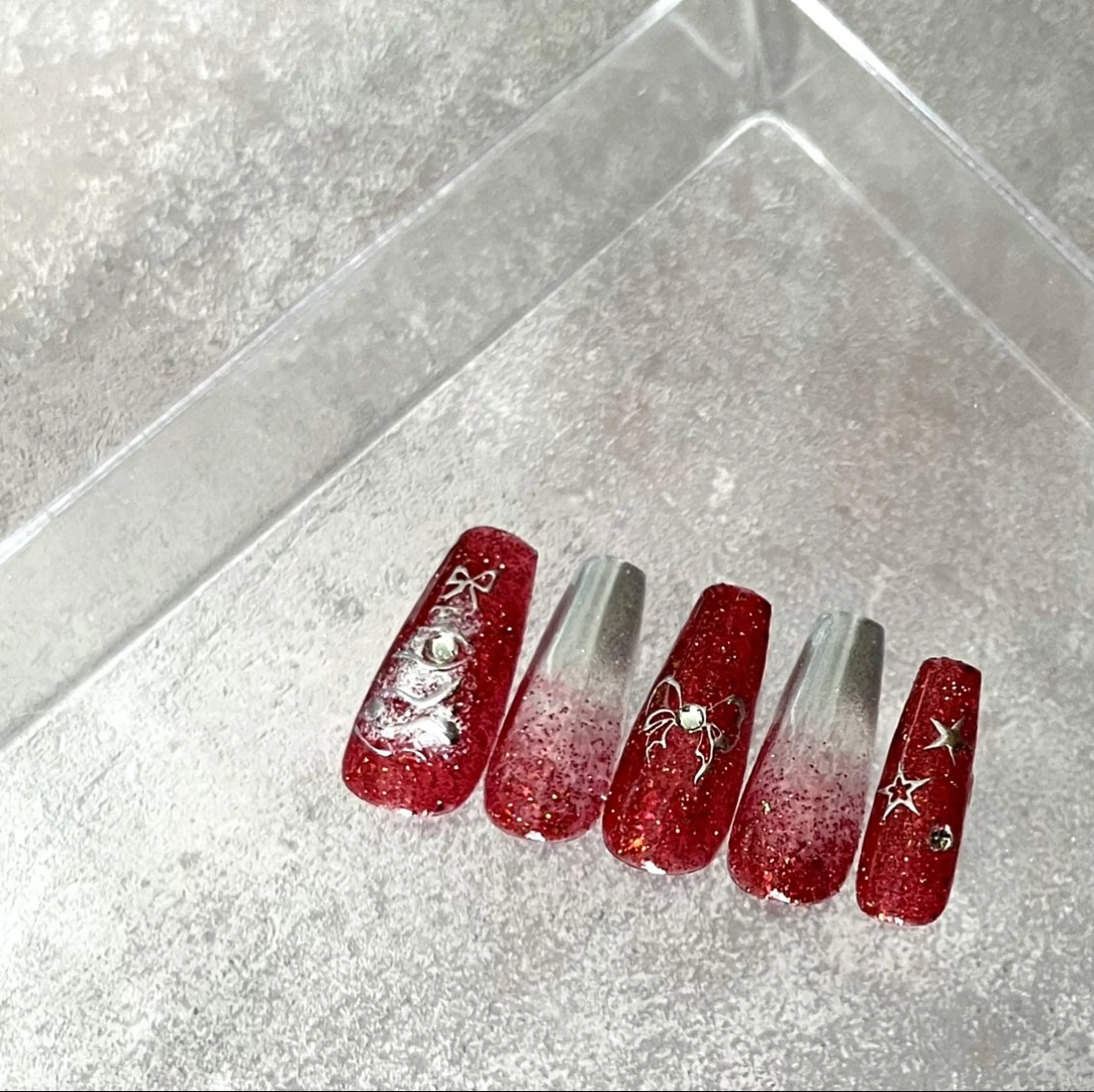 ネイル 赤色 冬ネイル クリスマス ハンドネイル kupu所属・ネイルサロン kupuのネイルデザイン