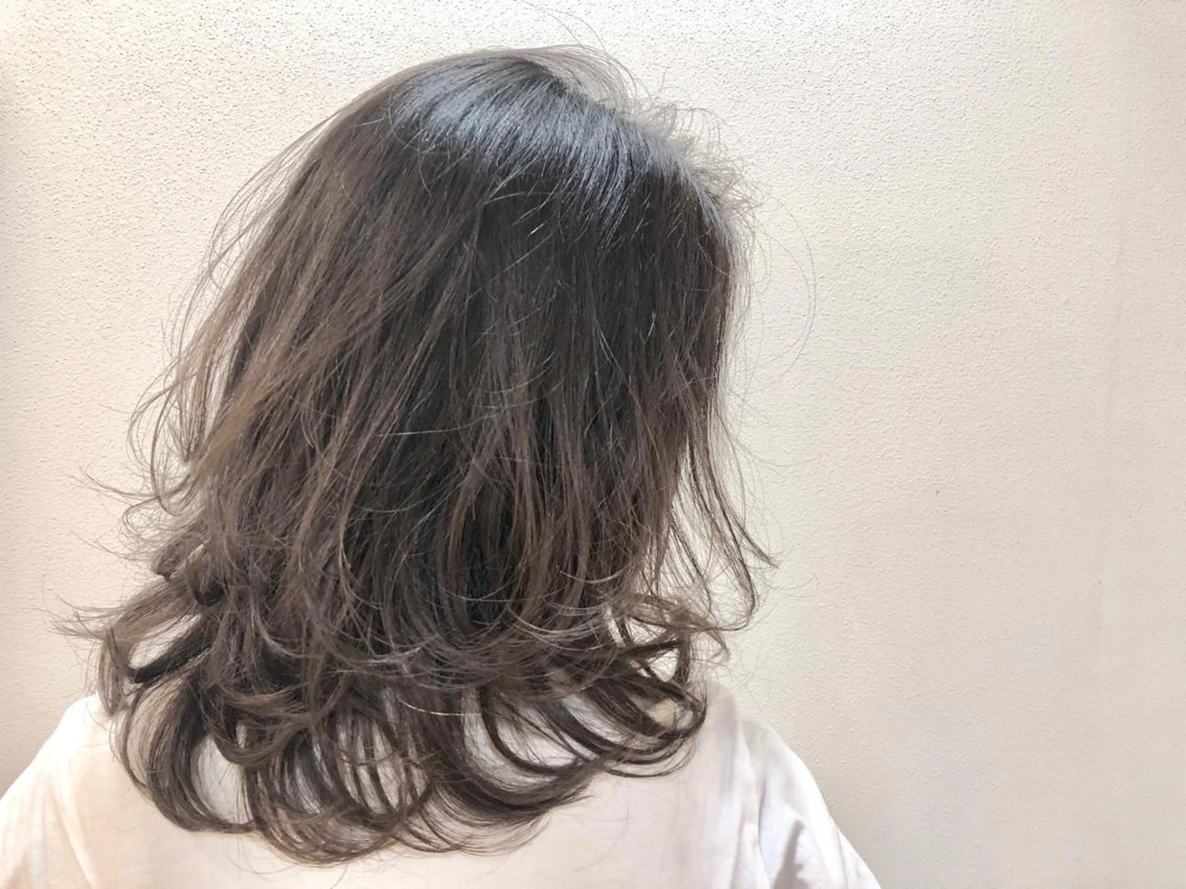 セミロング パーマ レイヤーカット QuAx所属・久保 未知留のヘアスタイル