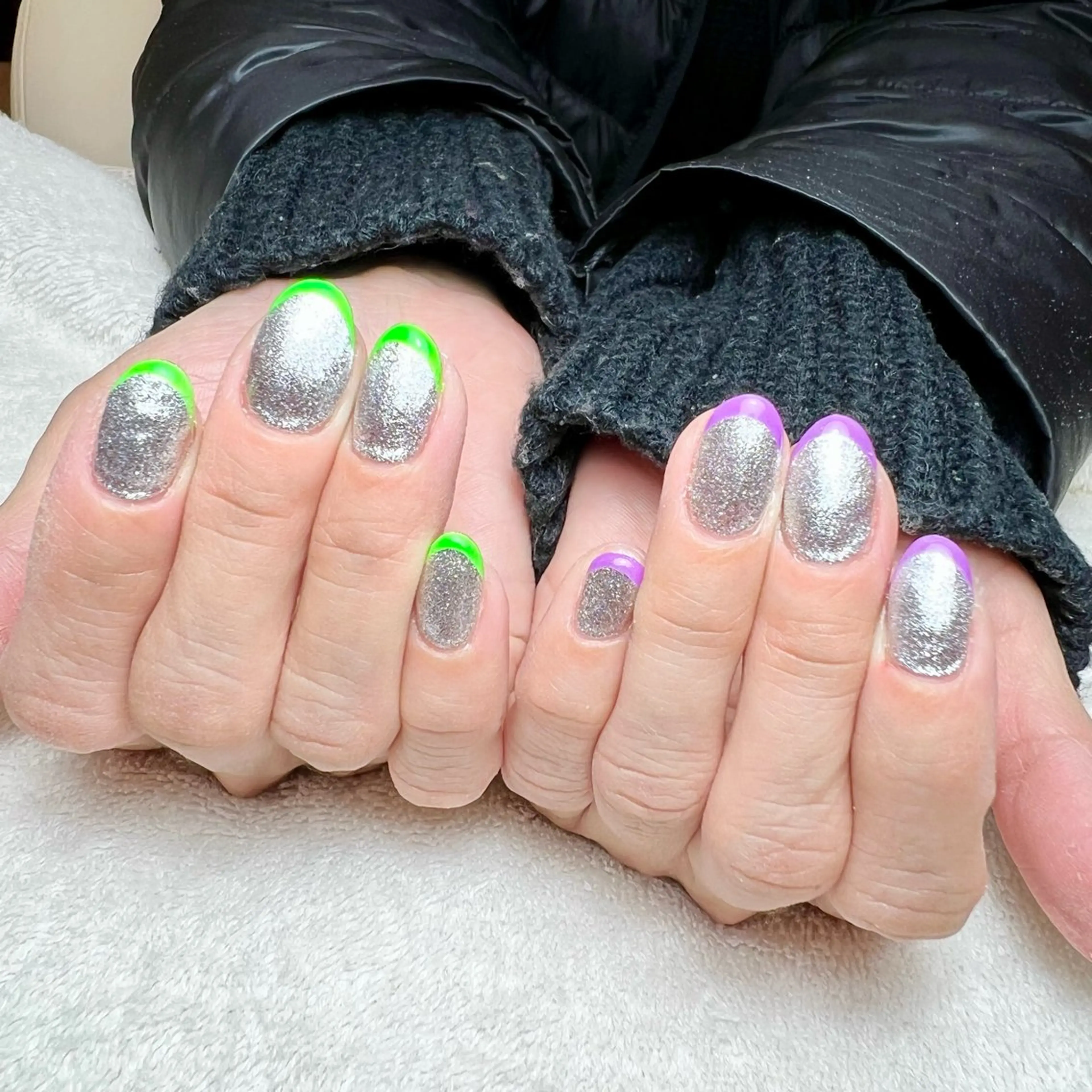 ネイル フレンチネイル シルバー 夏ネイル ハンドネイル COCO+所属・COCO +のエステ・リラクイメージ