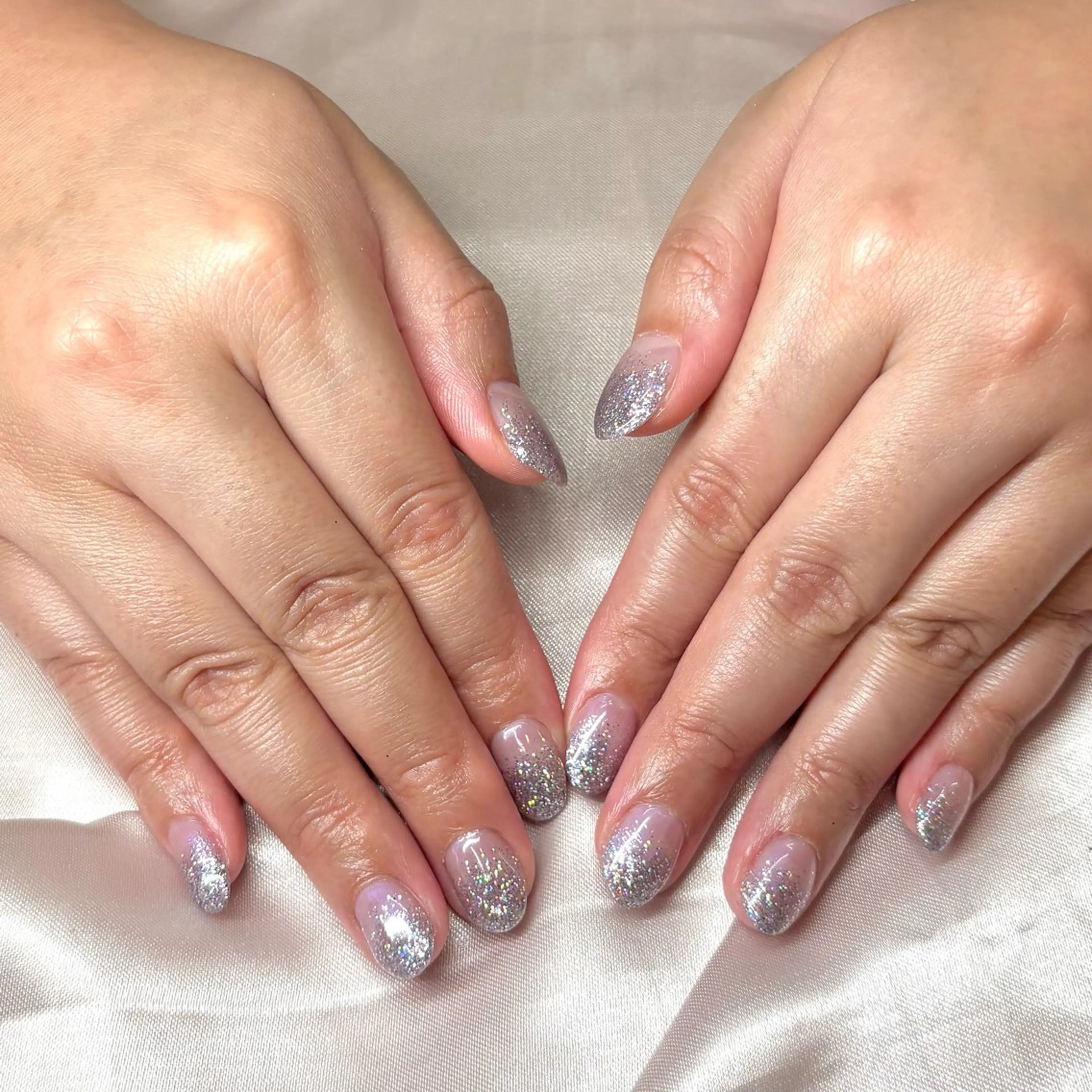 ネイル オーロラネイル ブルー グラデーション ラメ(グリッター) 小林 玲奈のネイルデザイン