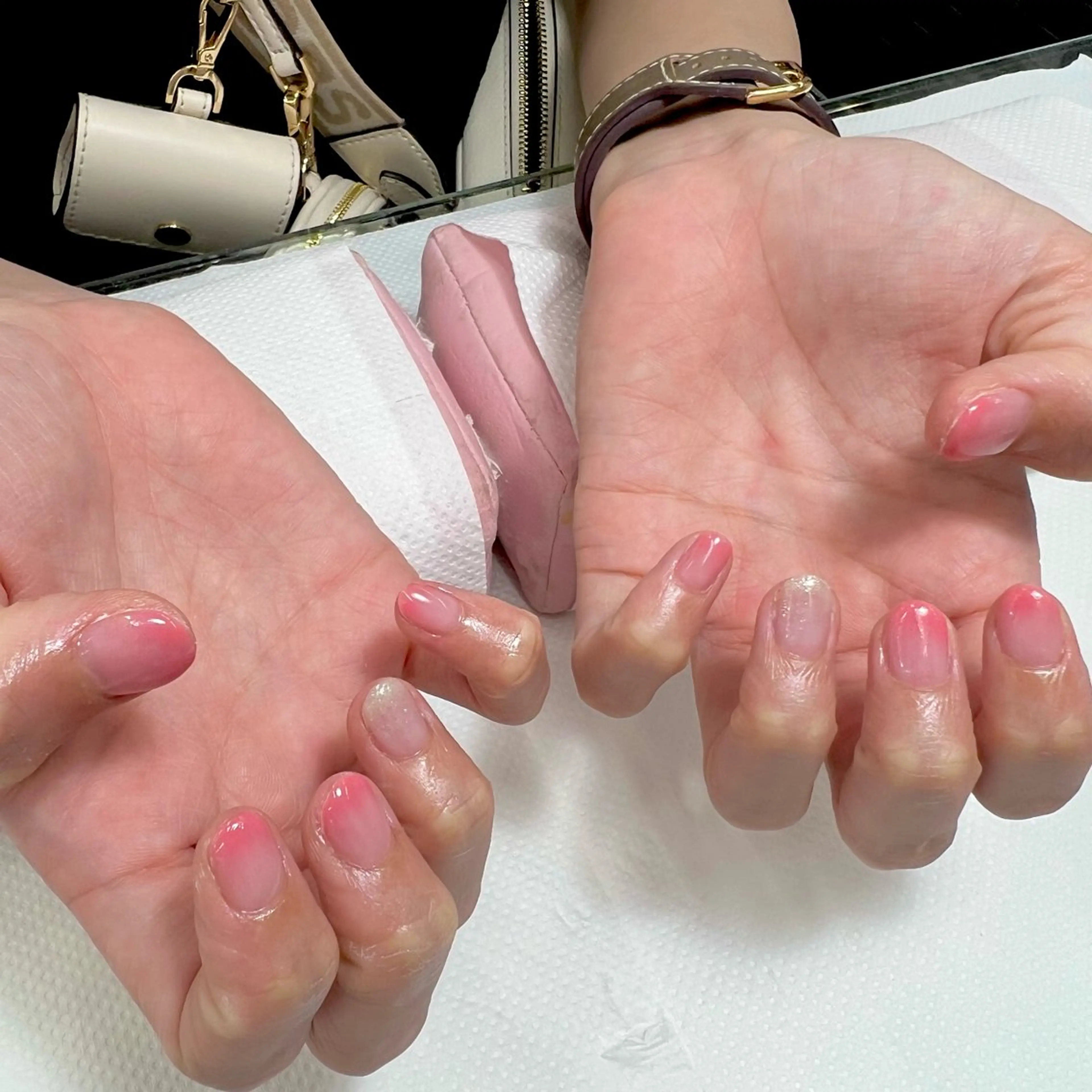 ネイル ゴールド グラデーション ラメ(グリッター) ピンク 【MAXKELLY】 KOBIKI🐾のネイルデザイン