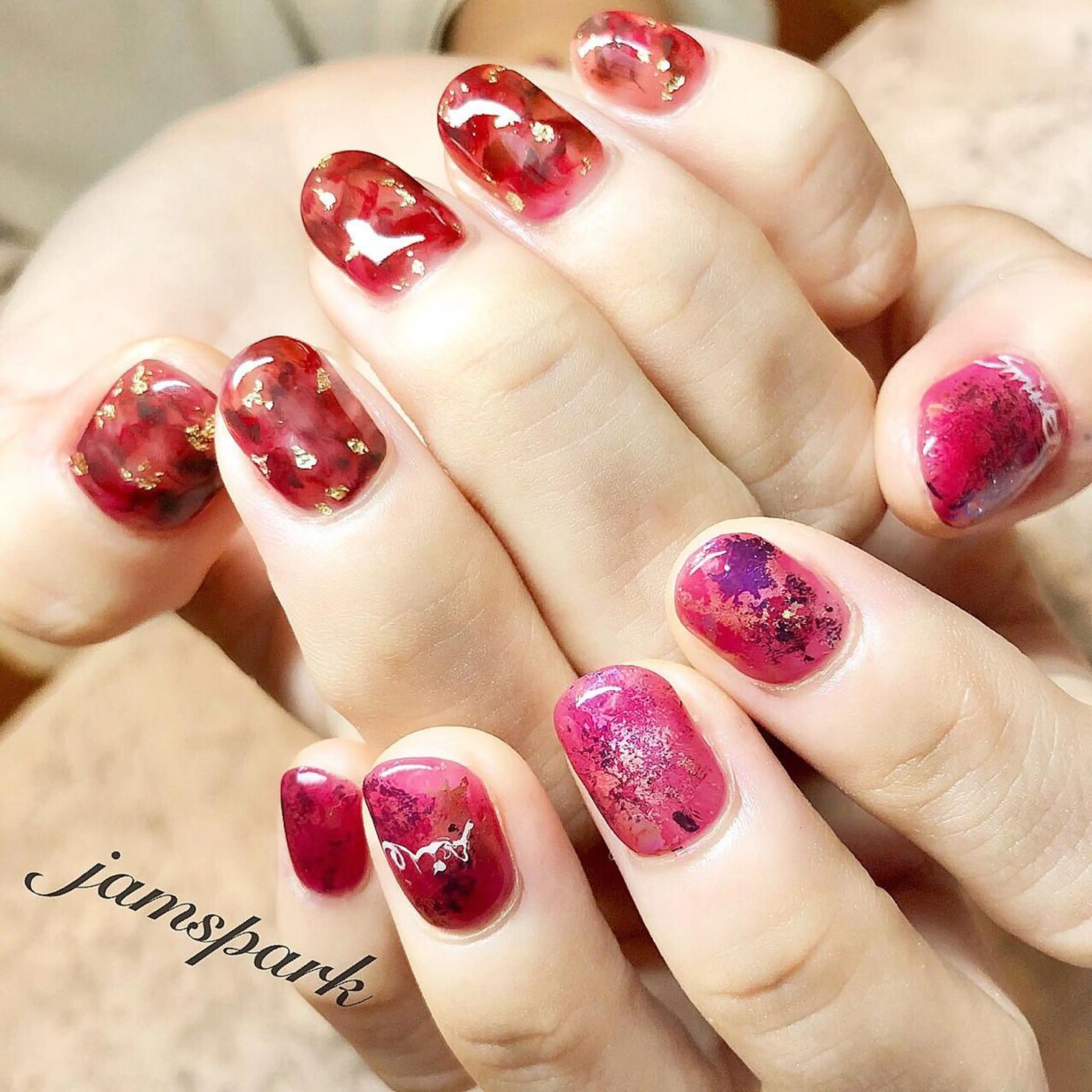 ネイル アートネイル ニュアンスネイル 赤色 バレンタイン ハンドネイル jamspark ✨のネイルデザイン