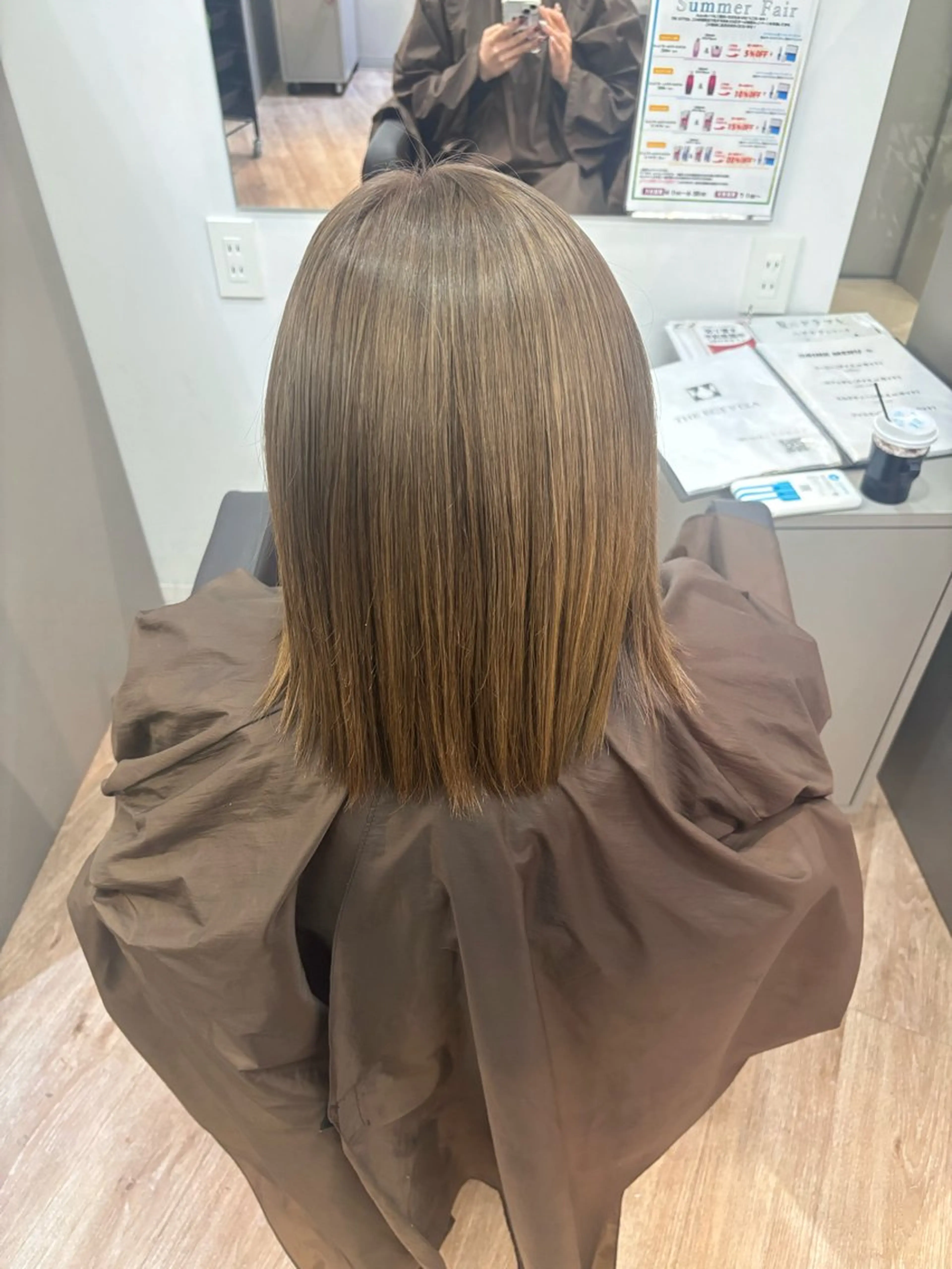 ミディアム カラー ベージュカラー ブリーチ ミルクティーベージュ momo/髪質改善 /コテ巻きパーマのヘアスタイル