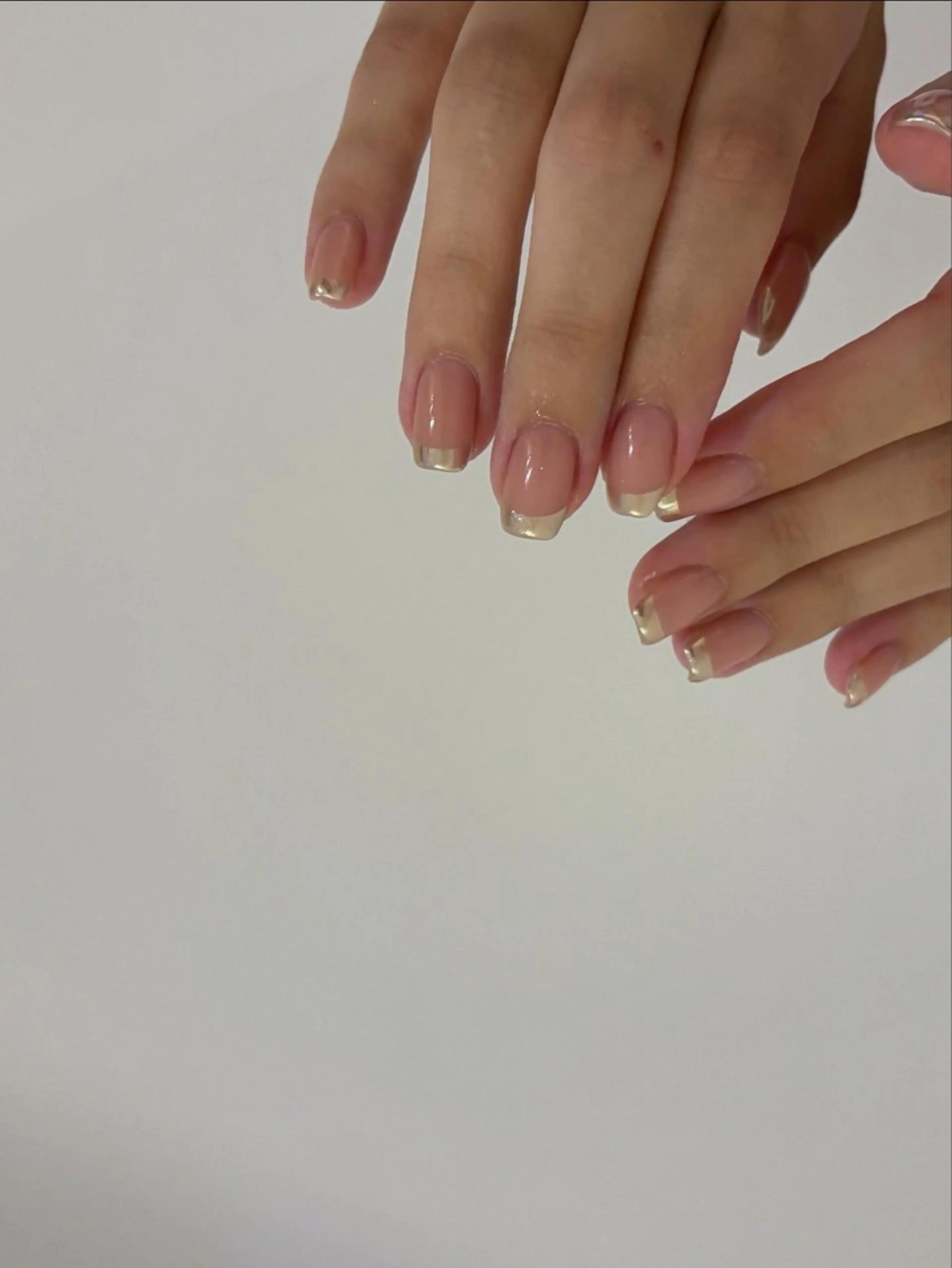 ネイル フレンチネイル ピンク シルバー ハンドネイル Elio所属・Elio 国泰寺のネイルデザイン