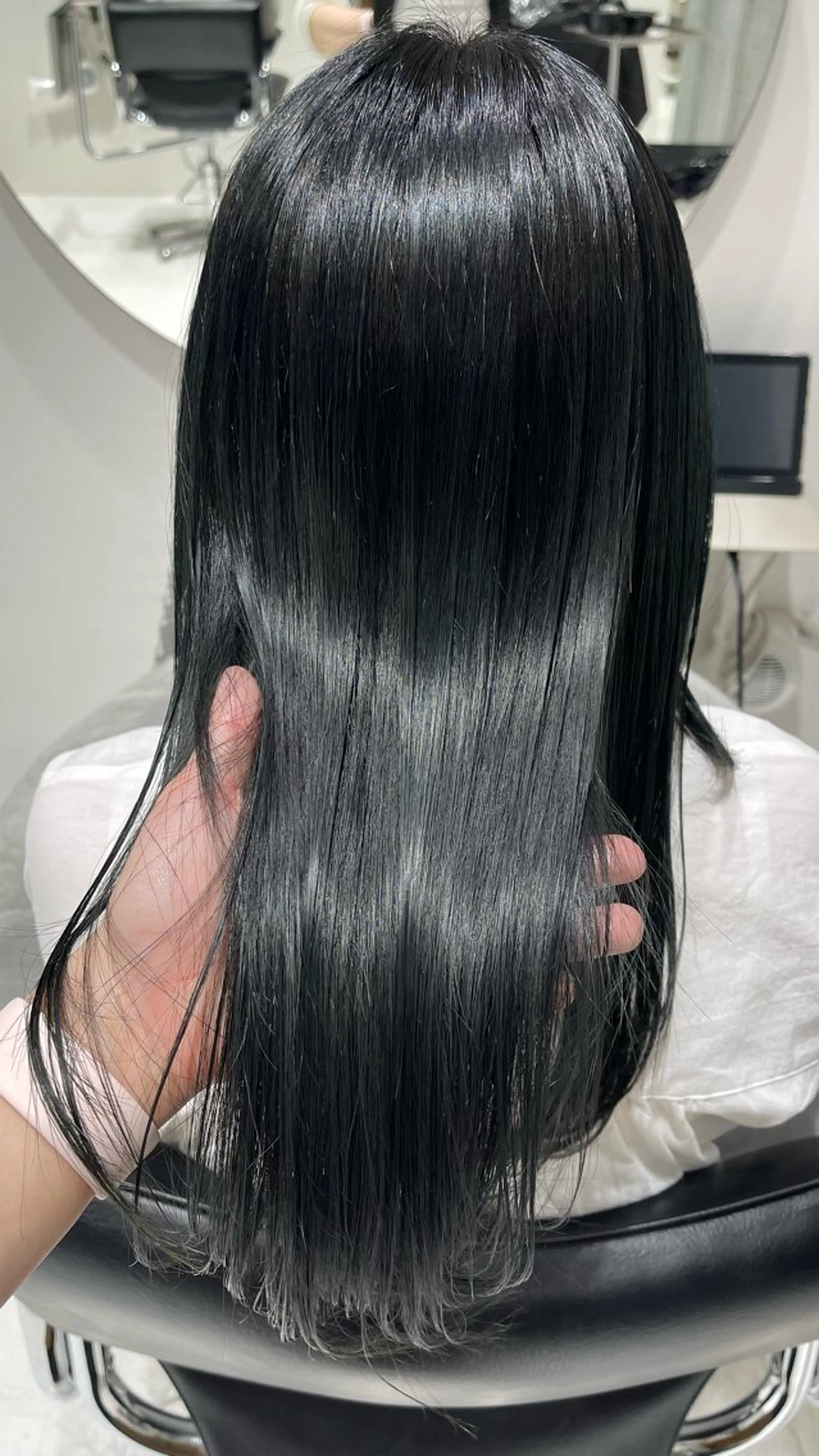 ロング カラー 黒髪 ブルーカラー ブルーブラック 髪質改善 WISTERIA P LUS1 ikumiのヘアスタイル