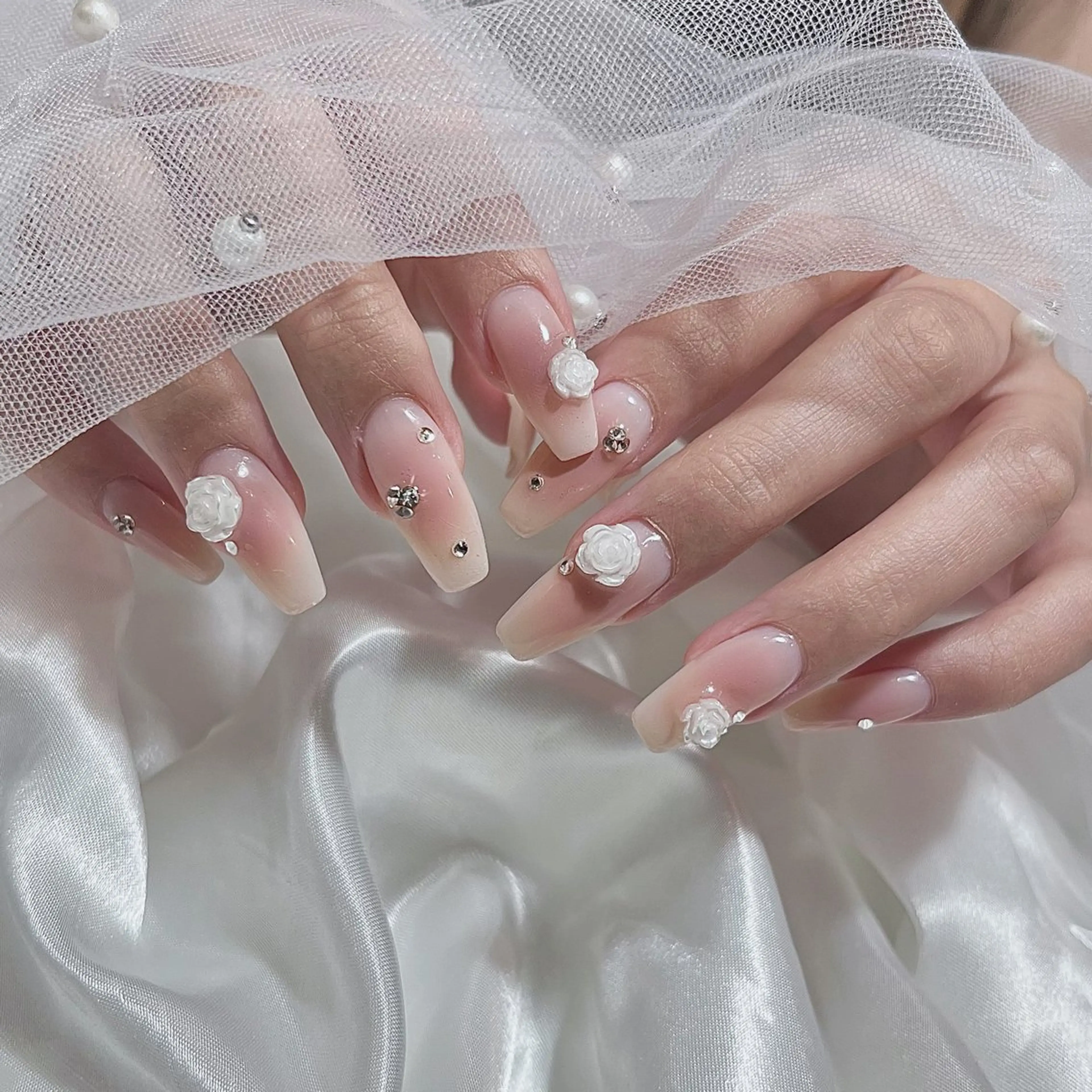 ネイル ストーンネイル ハンドネイル Ami所属・NailSalon Amiのネイルデザイン