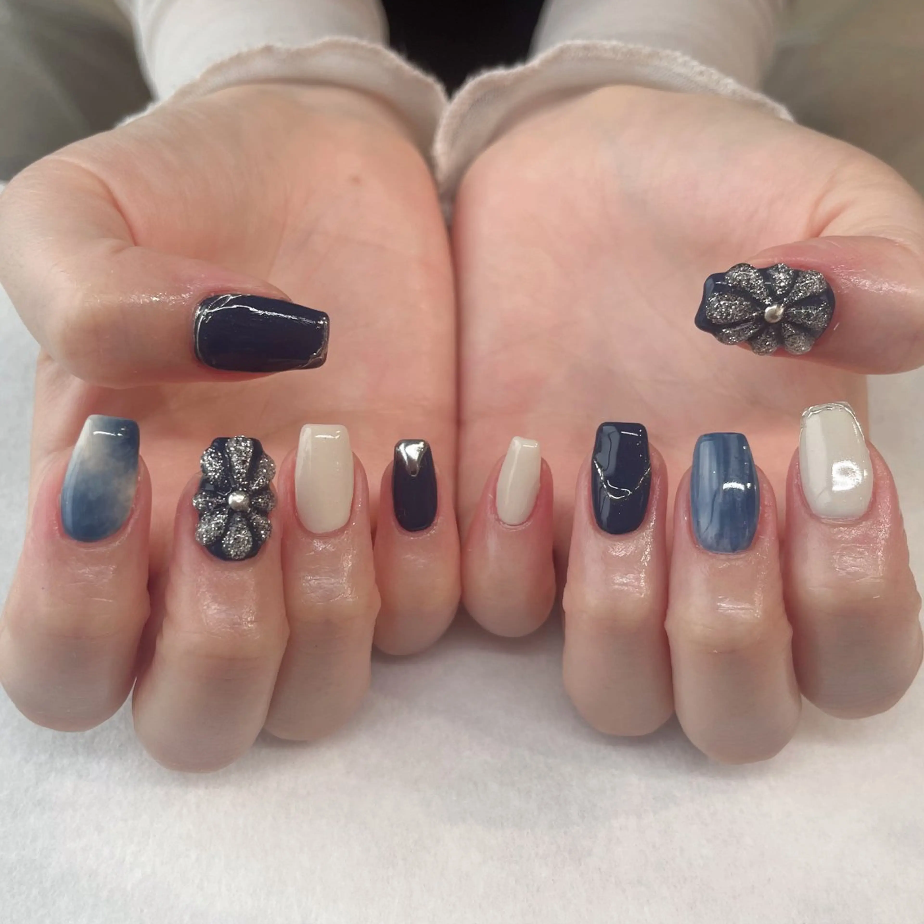 ネイル ハンドネイル 💎🐰 saki. m 🐰💎のネイルデザイン