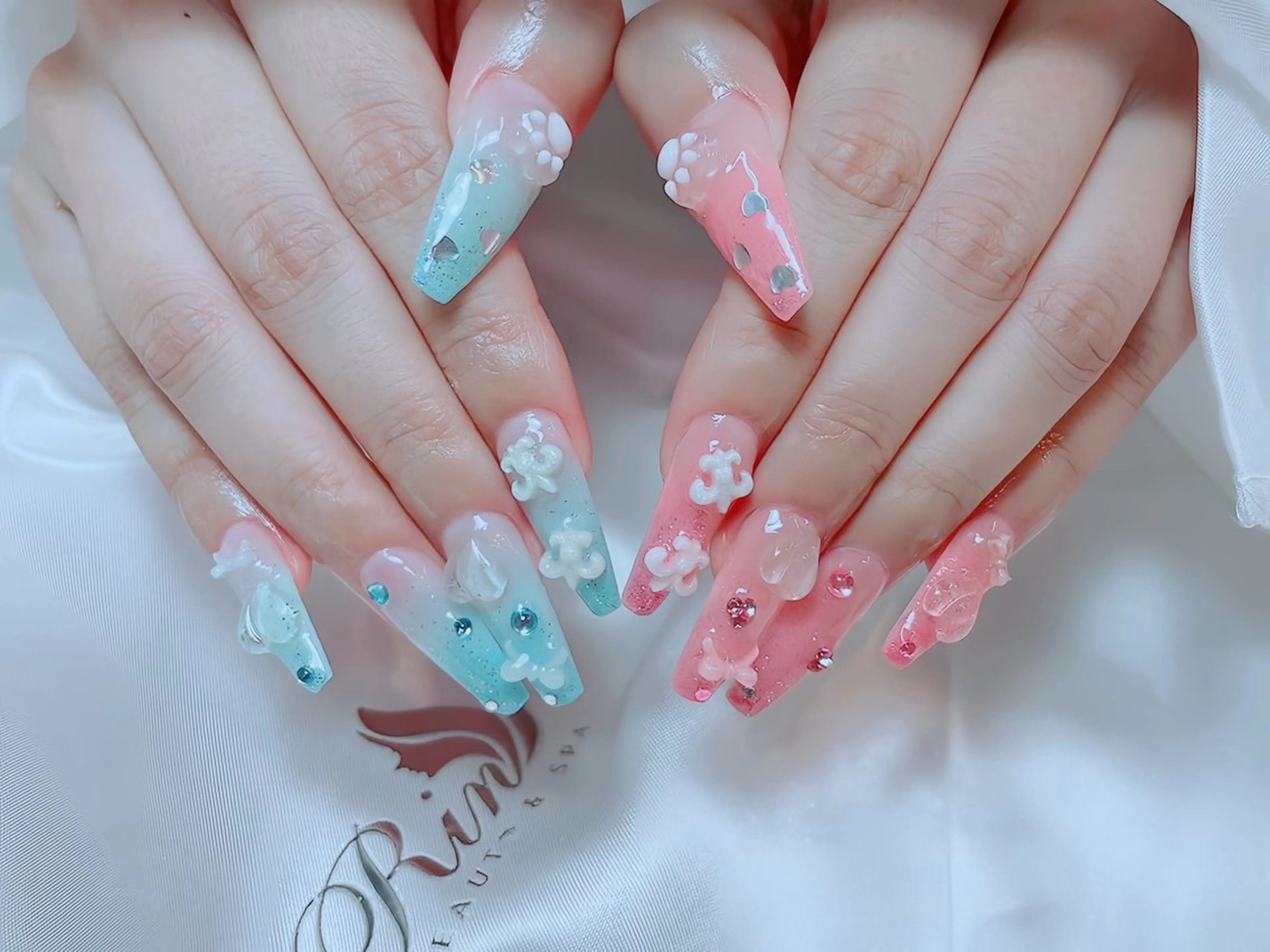 ネイル チークネイル フレンチネイル ガラスフレンチ グラデーション キラキラネイル ハンドネイル Rin Nail 新大久保店のネイルデザイン