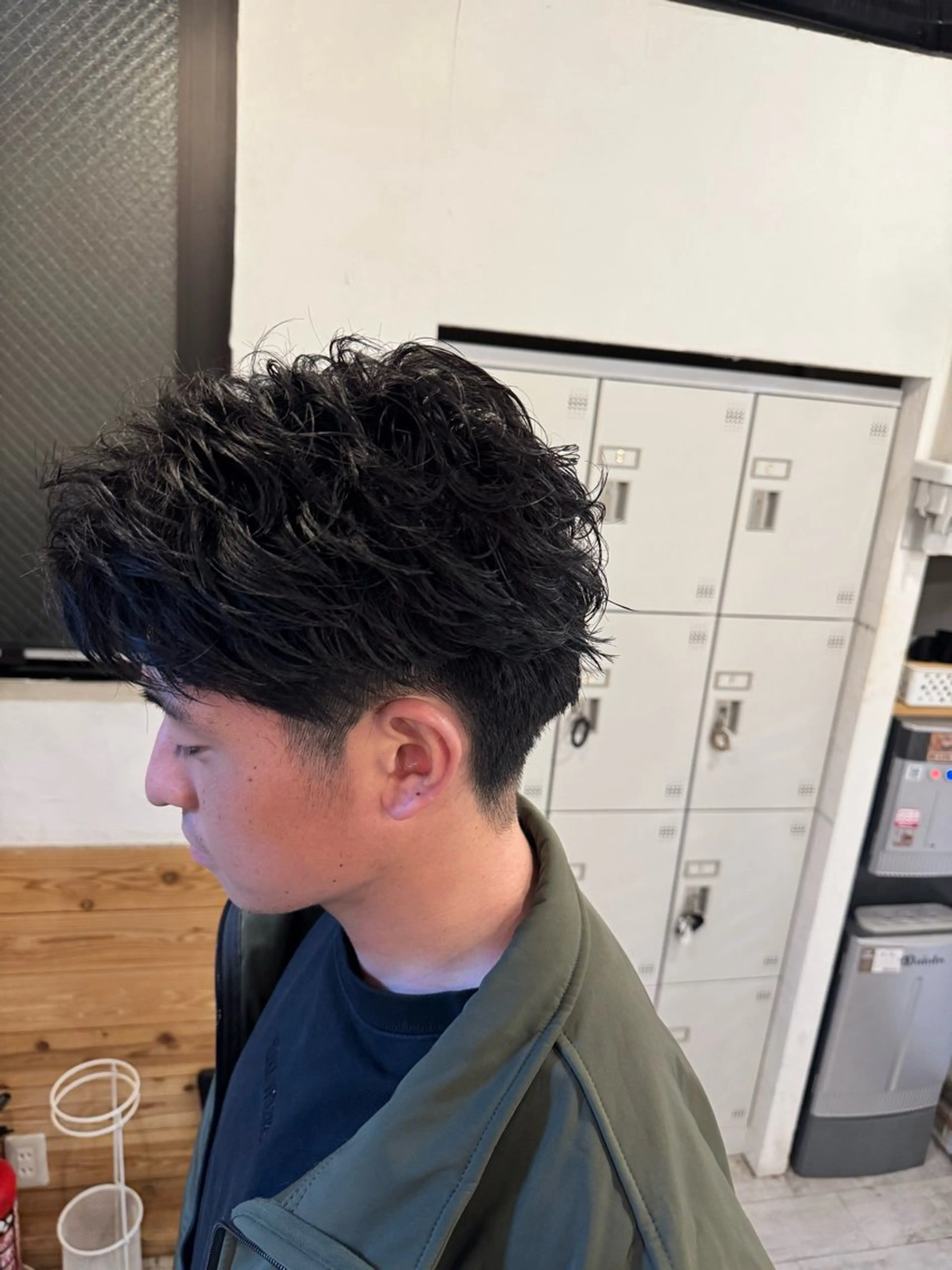 メンズ フェザーパーマ メンズパーマ カット パーマ ヘアセット Men’s  salon ANSWER所属・SHIZUKU 大阪短髪フェードのヘアスタイル