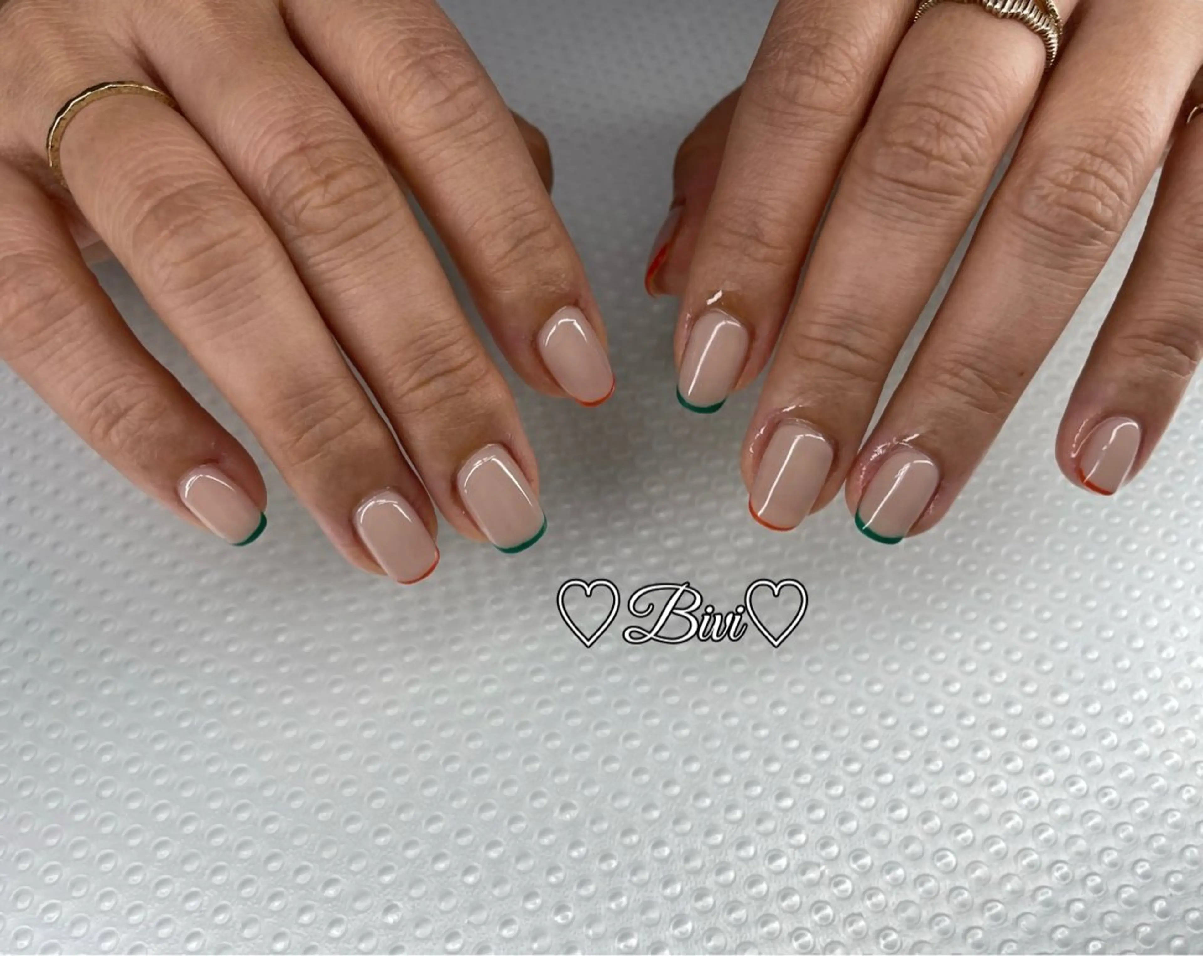 ネイル アートネイル フラッシュネイル フレンチネイル ラメ(グリッター) シルバー ハンドネイル ハンドケア ♡Bivi♡自爪に 優しいネイルサロンのネイルデザイン