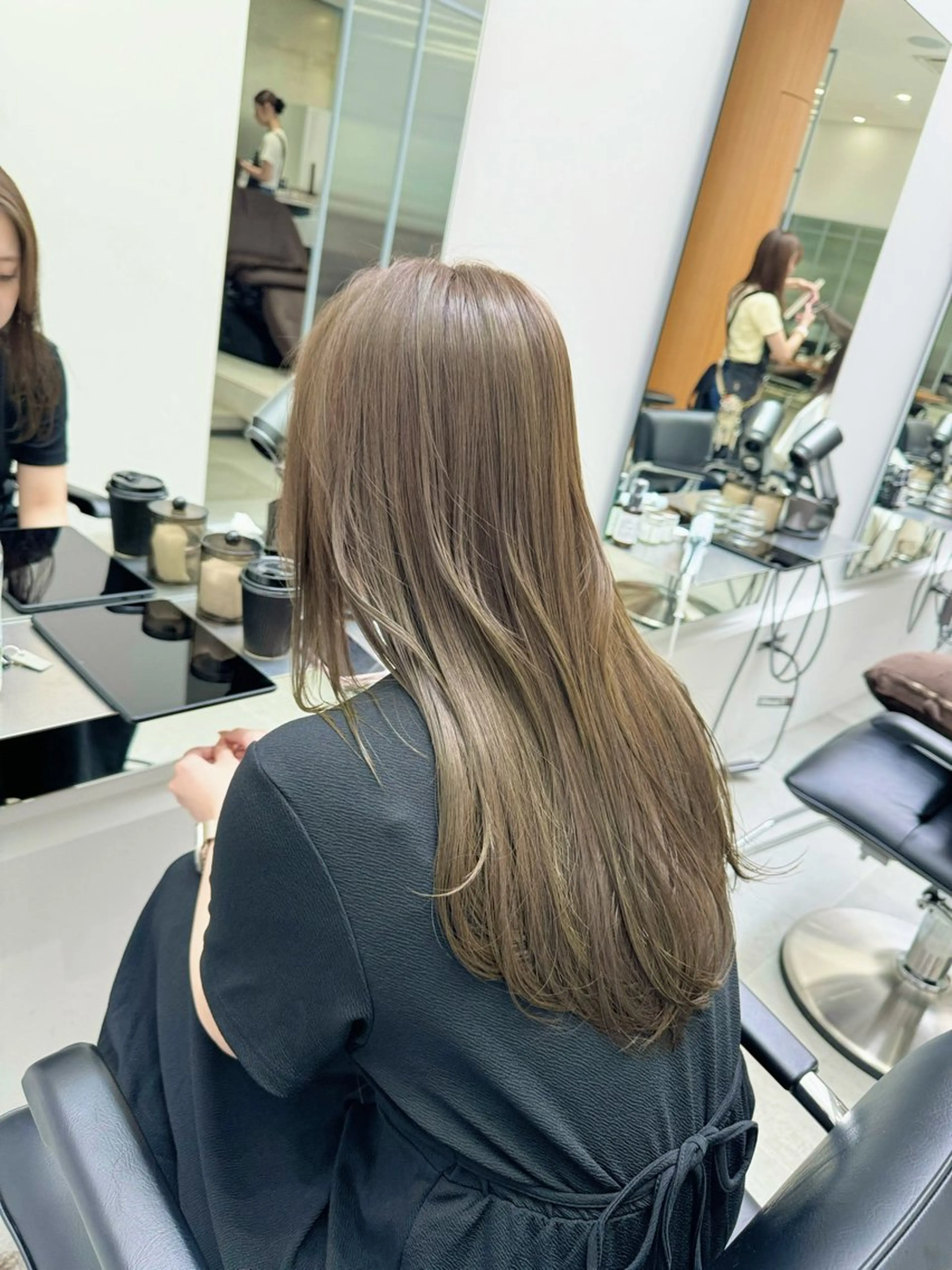 ロング カラー ベージュカラー ブリーチ ブリーチなしカラー オリーブベージュ ブリーチなし 寒色カラーのヘアスタイル