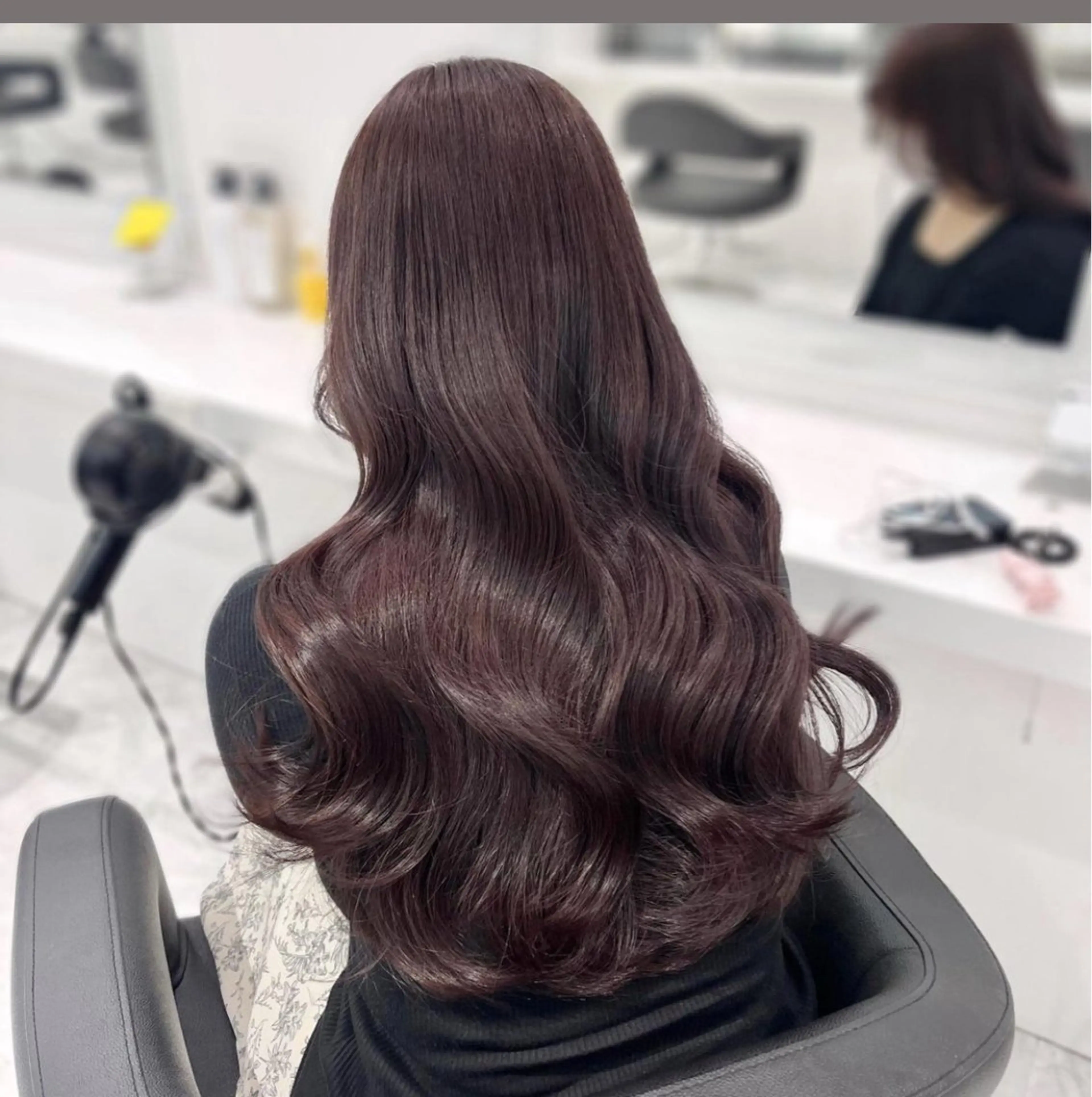 ロング ヘアカラー トリートメント 韓国ヘア/ブリーチ無 しWカラー/オリーブのヘアスタイル