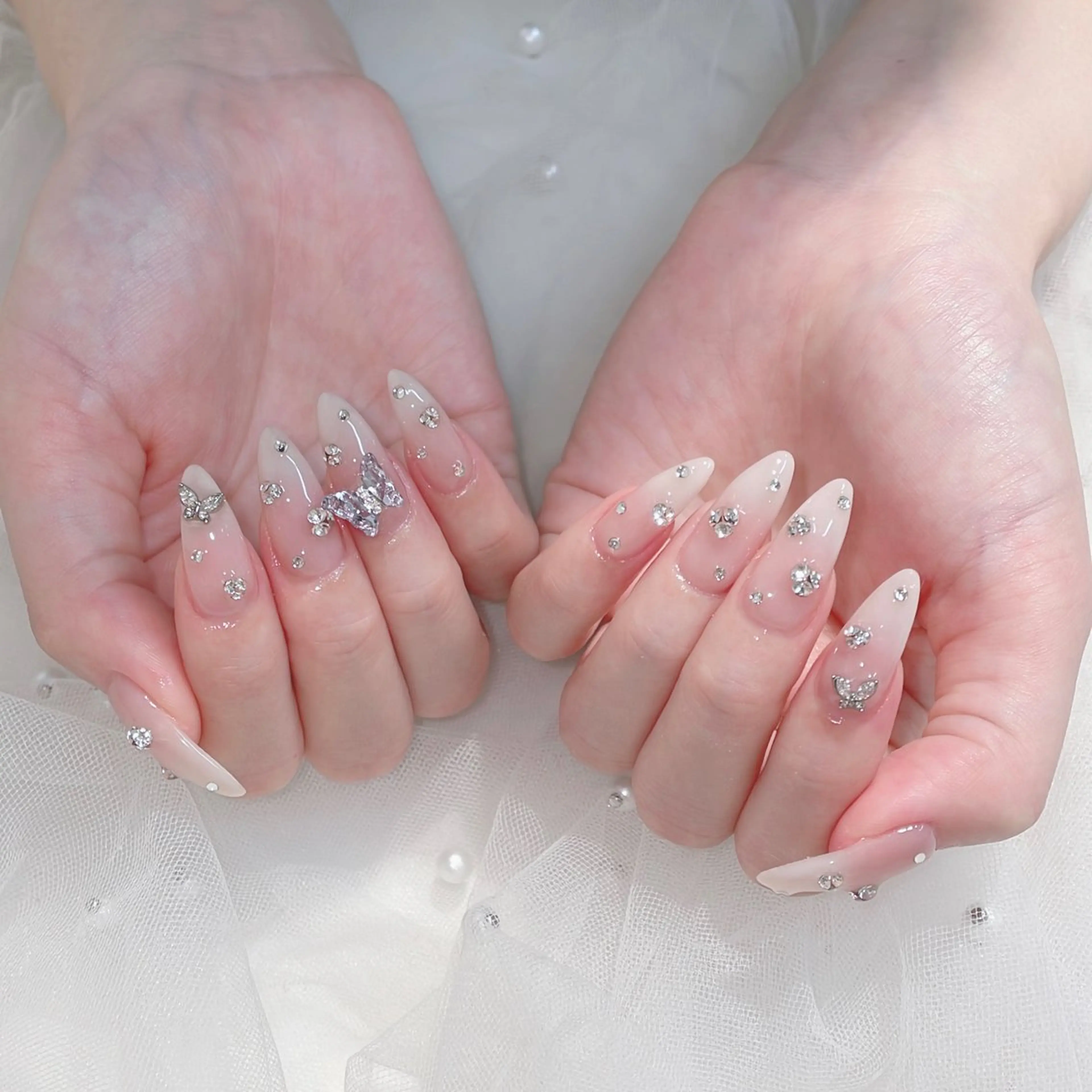 ネイル フレンチネイル ジェルネイル ガーリー グラデーション キラキラネイル Liora nail 1のネイルデザイン