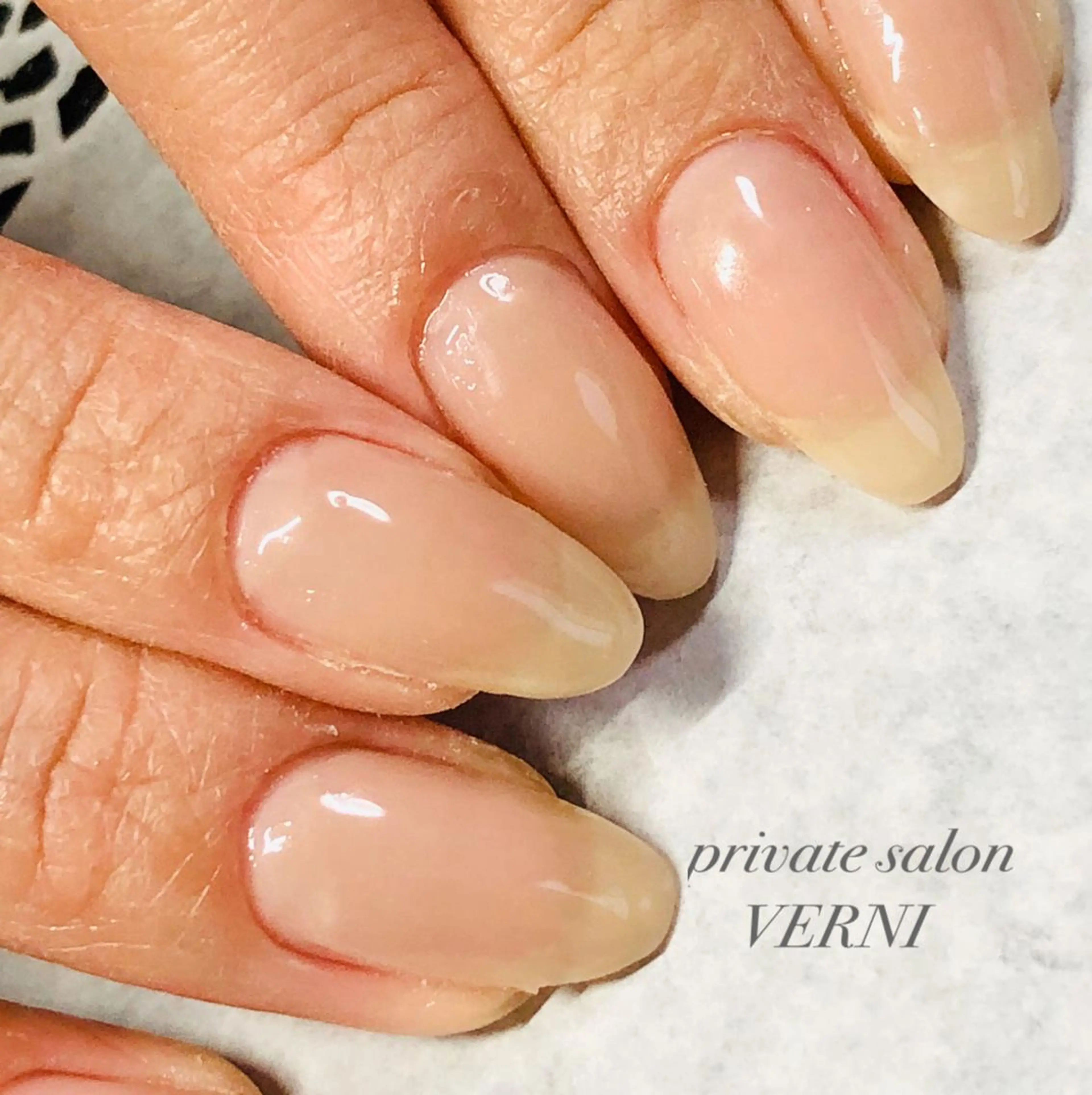 【ワンカラー】爪育成ネイルオフ込み。フィルイン施術所。マシーンを使用して丁寧にケア致します。の写真