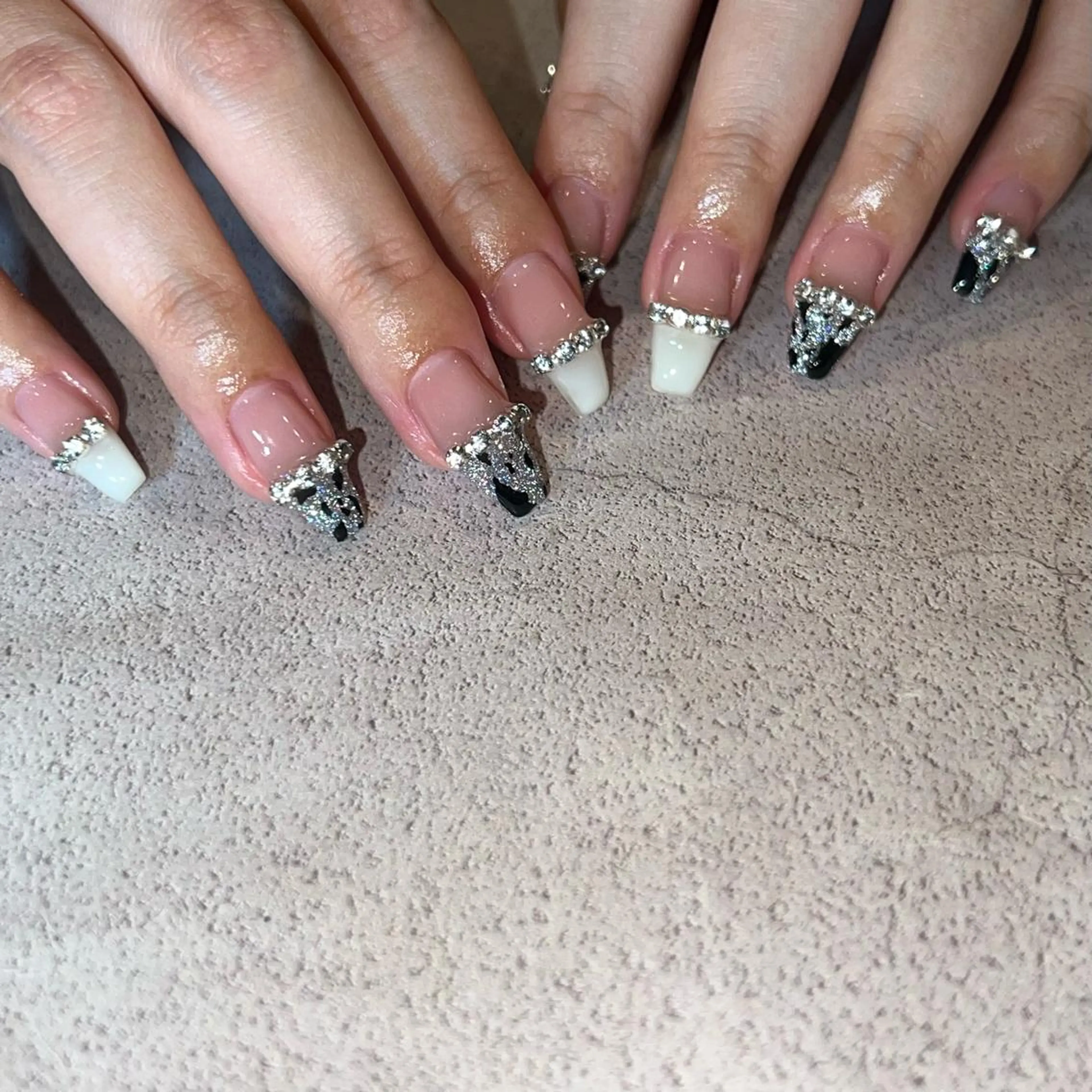 ネイル アニマル柄 フラッシュネイル ハンドネイル 𝐫𝐚𝐢 𝐧𝐚𝐢𝐥のネイルデザイン