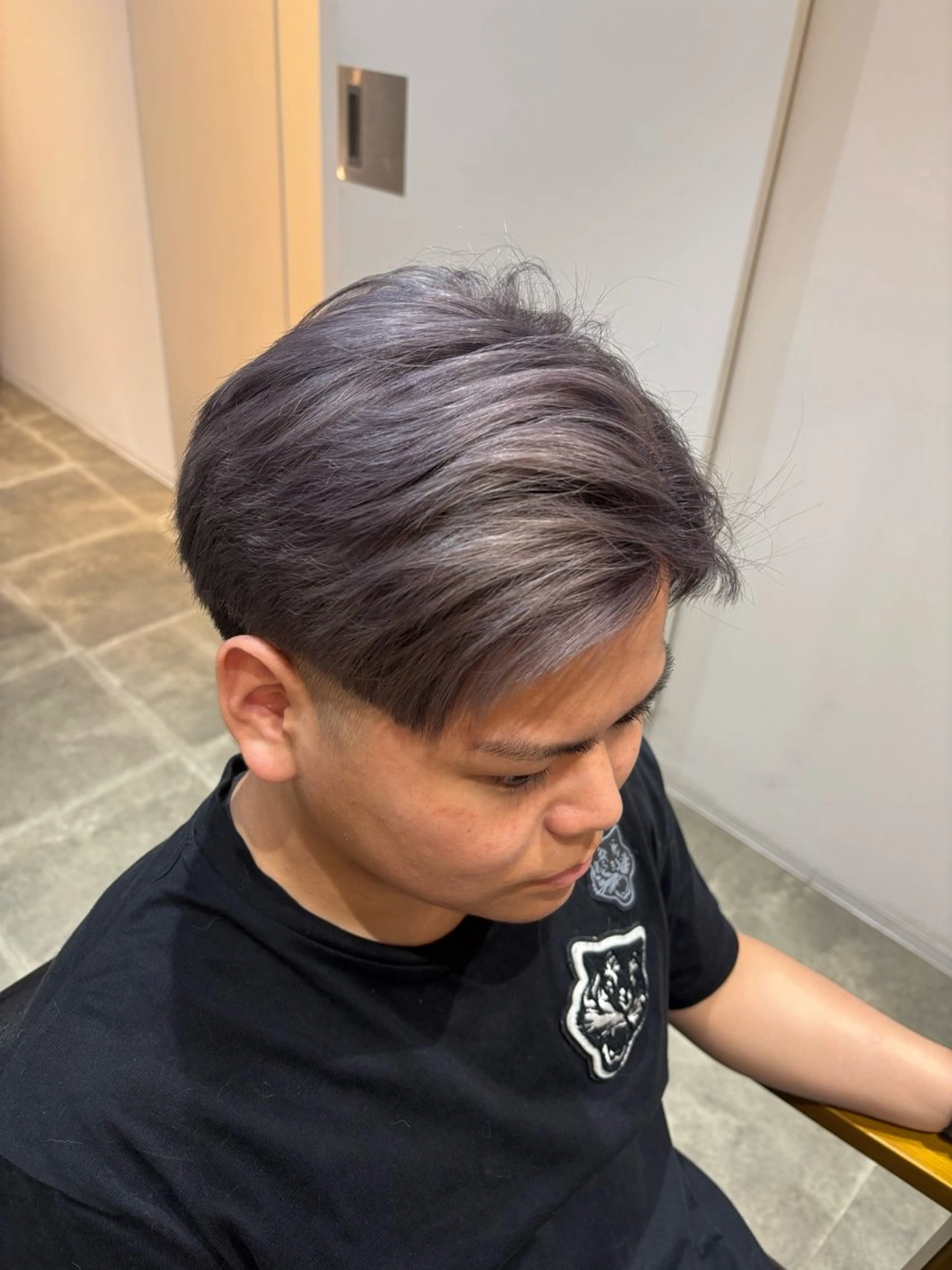 カラー ブリーチ ラベンダーカラー ヘアカラー トリートメント 柴藤 れもんのヘアスタイル